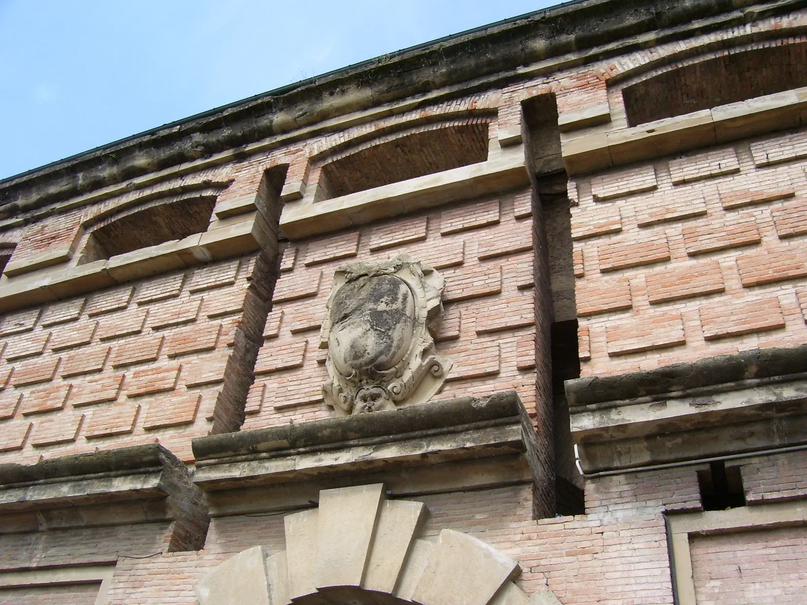 Photo showing: Stemma presente sull'entrata principale de Forte Urbano a Castelfranco Emilia