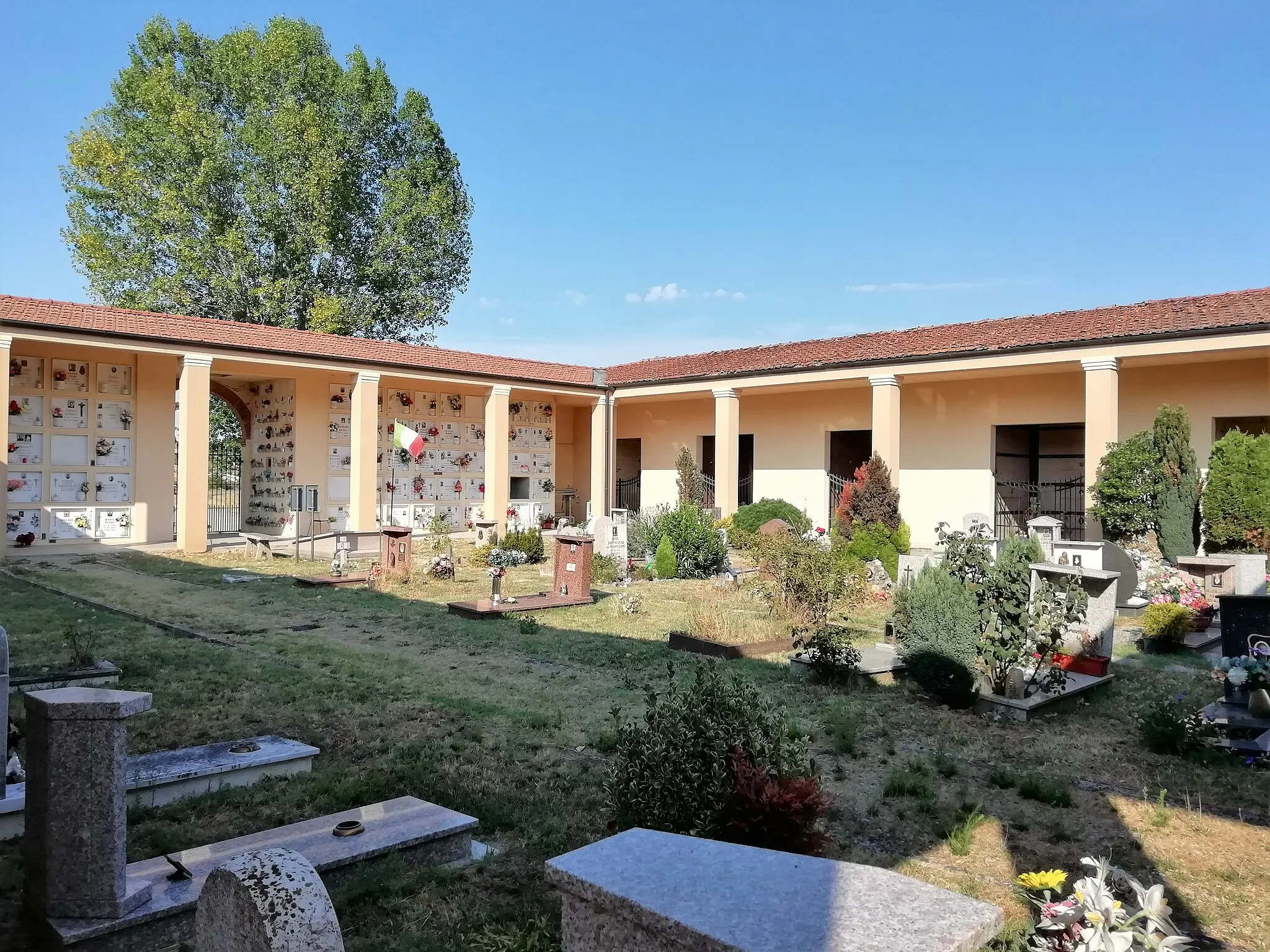 Photo showing: cimitero di Castelletto, Castello di Serravalle