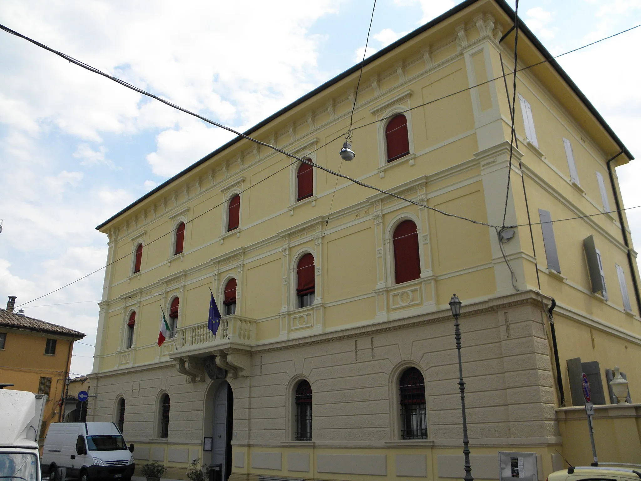 Photo showing: Castello d'Argile, il Palazzo Municipale affacciato a Piazza Gadani.