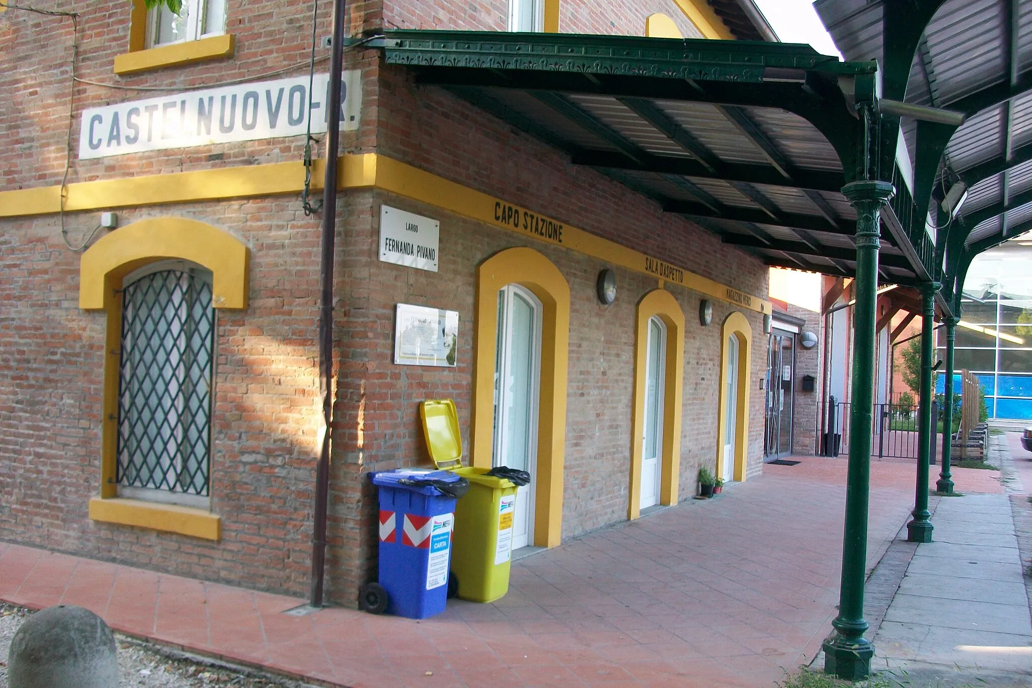 Photo showing: ex-stazione ferroviaria di Castelnuovo Rangone della linea Modena-Vignola