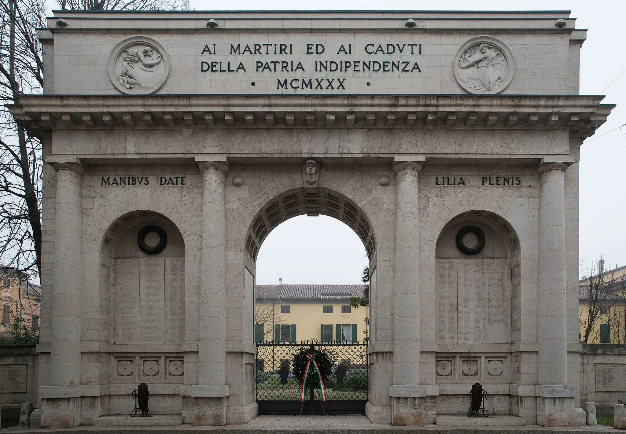 Photo showing: Monumento ai Caduti di Cento