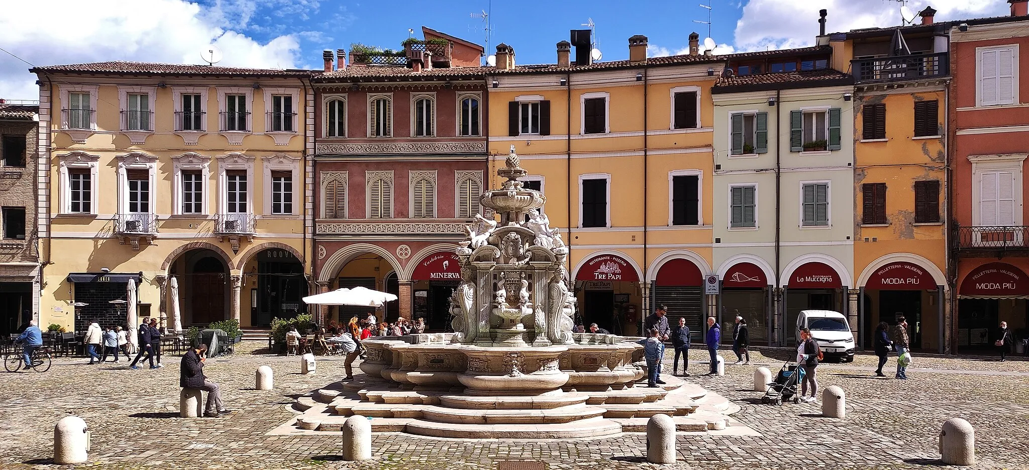 Photo showing: Cesena - Piazza del Popolo