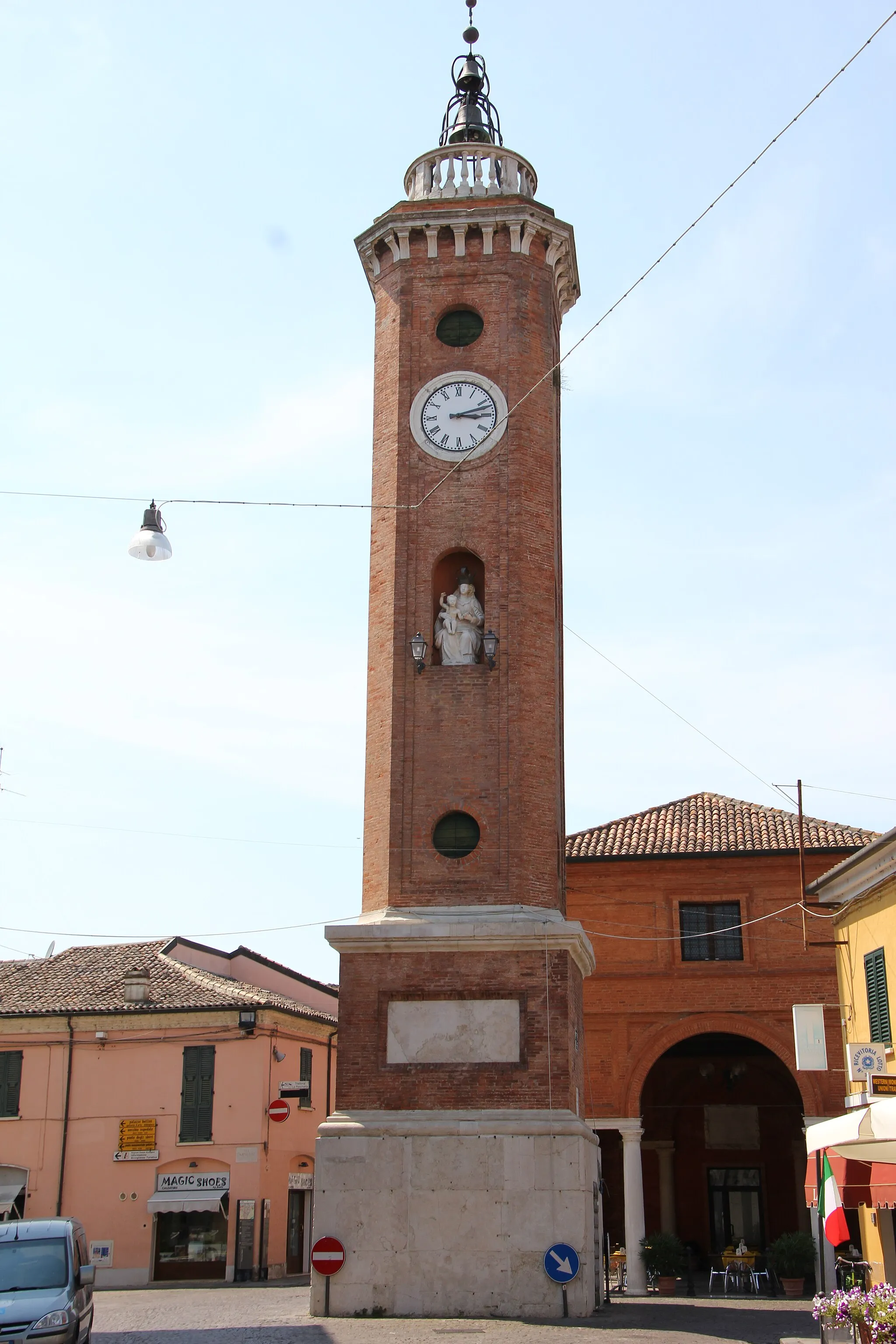 Photo showing: Comacchio, torre dell'Orologio