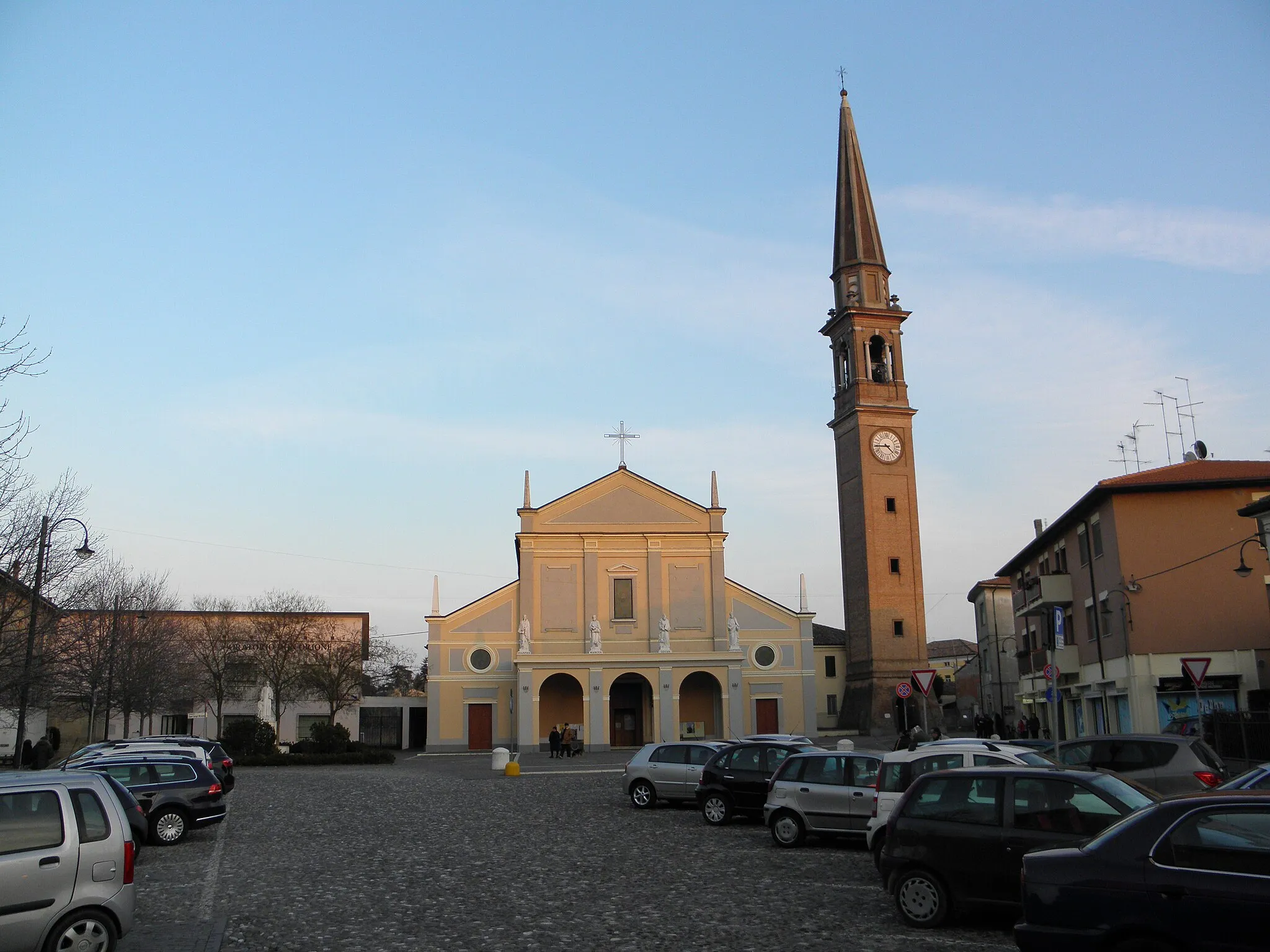 Photo showing: Copparo: la chiesa parrocchiale dei Santi Pietro e Paolo.