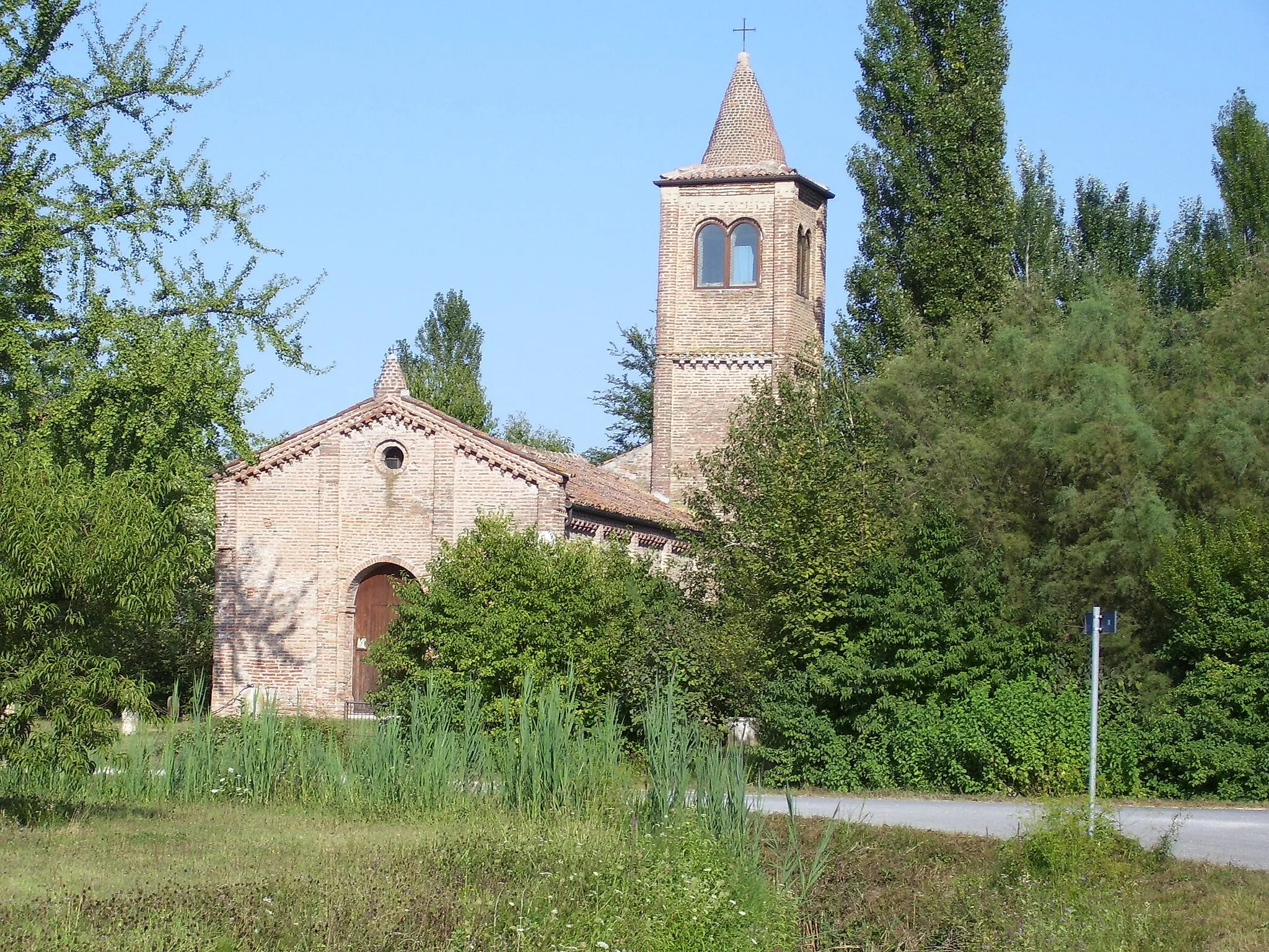Photo showing: St. Venanzio's Church, nearby Copparo. XIV cent.