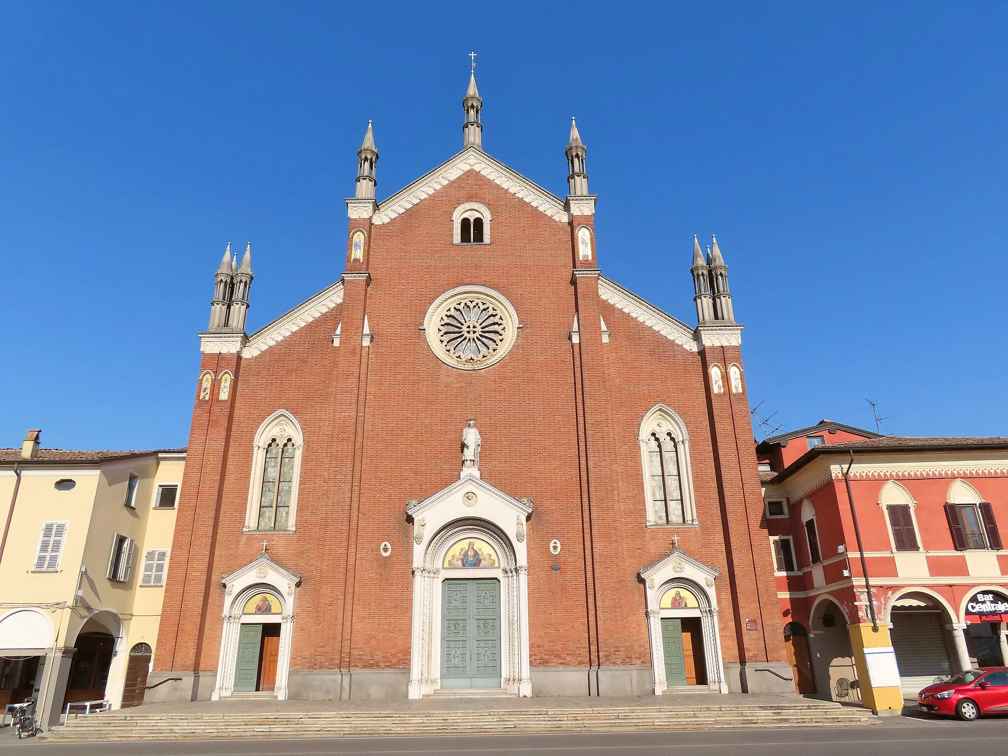 Photo showing: Facciata della basilica di Santa Maria delle Grazie