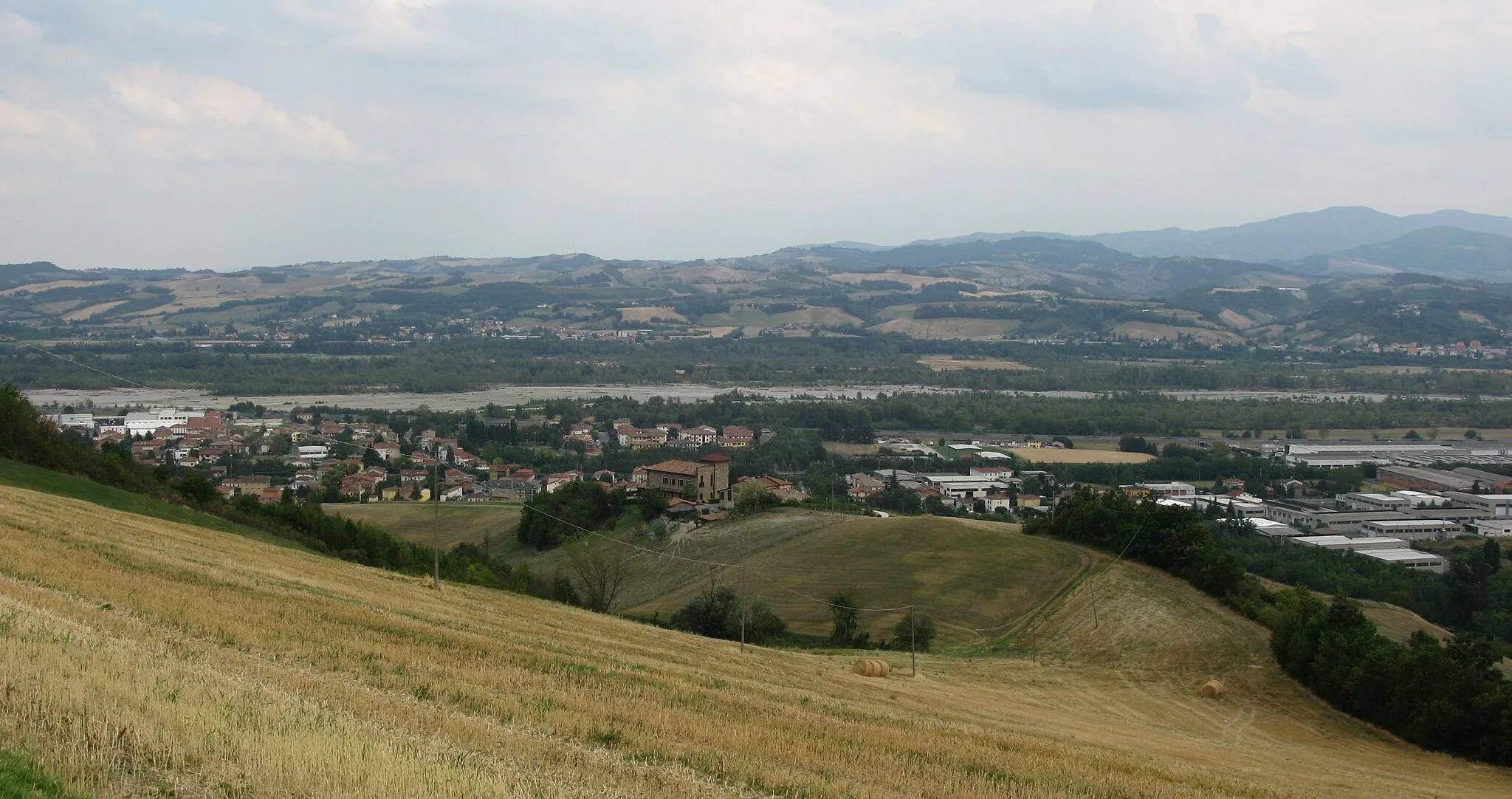 Photo showing: Panorama of Felegara, municipality of Medesano, province of Parma, Italy.