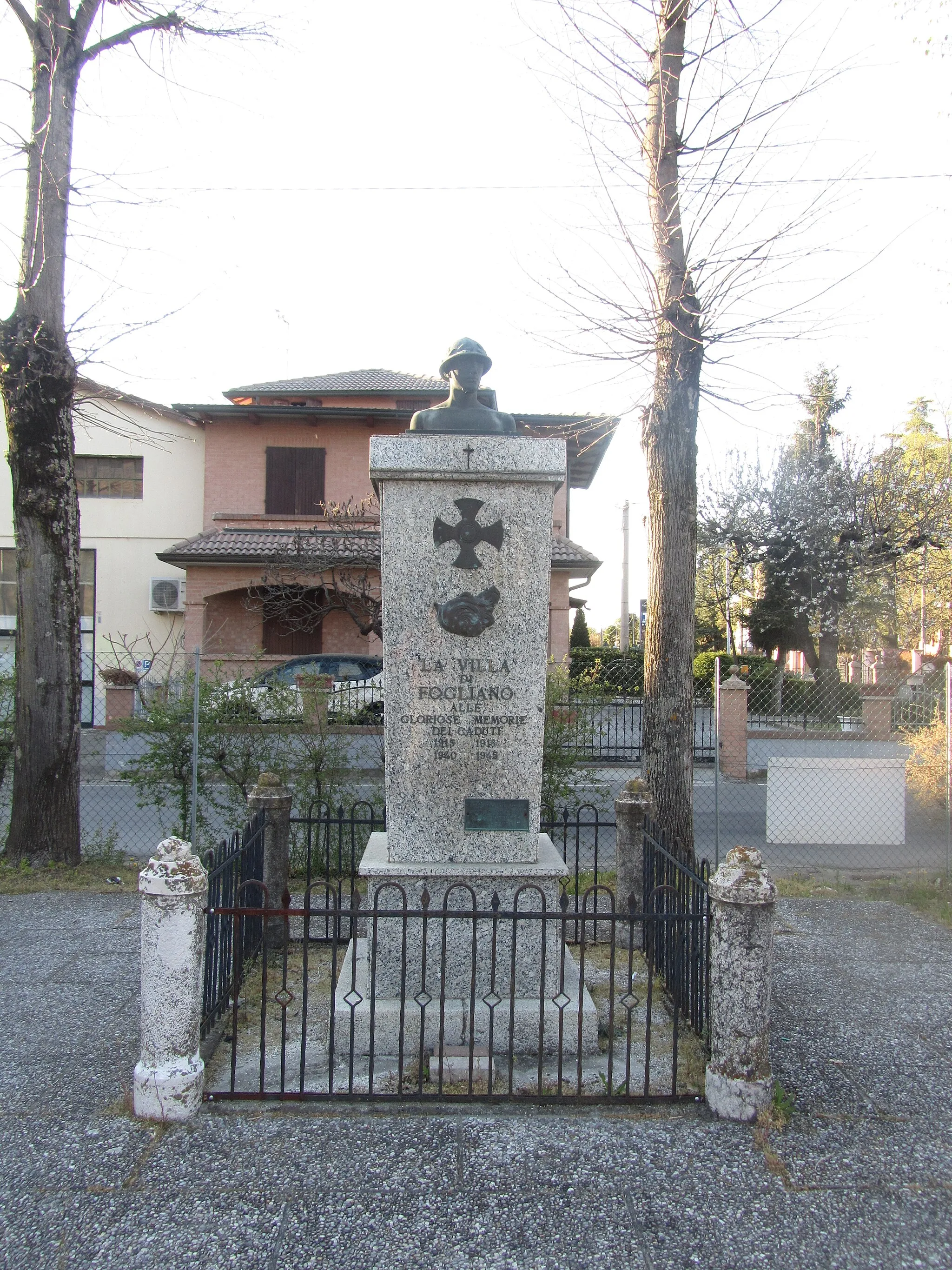 Photo showing: Monumento ai Caduti di Fogliano, frazione di Reggio nell'Emilia.