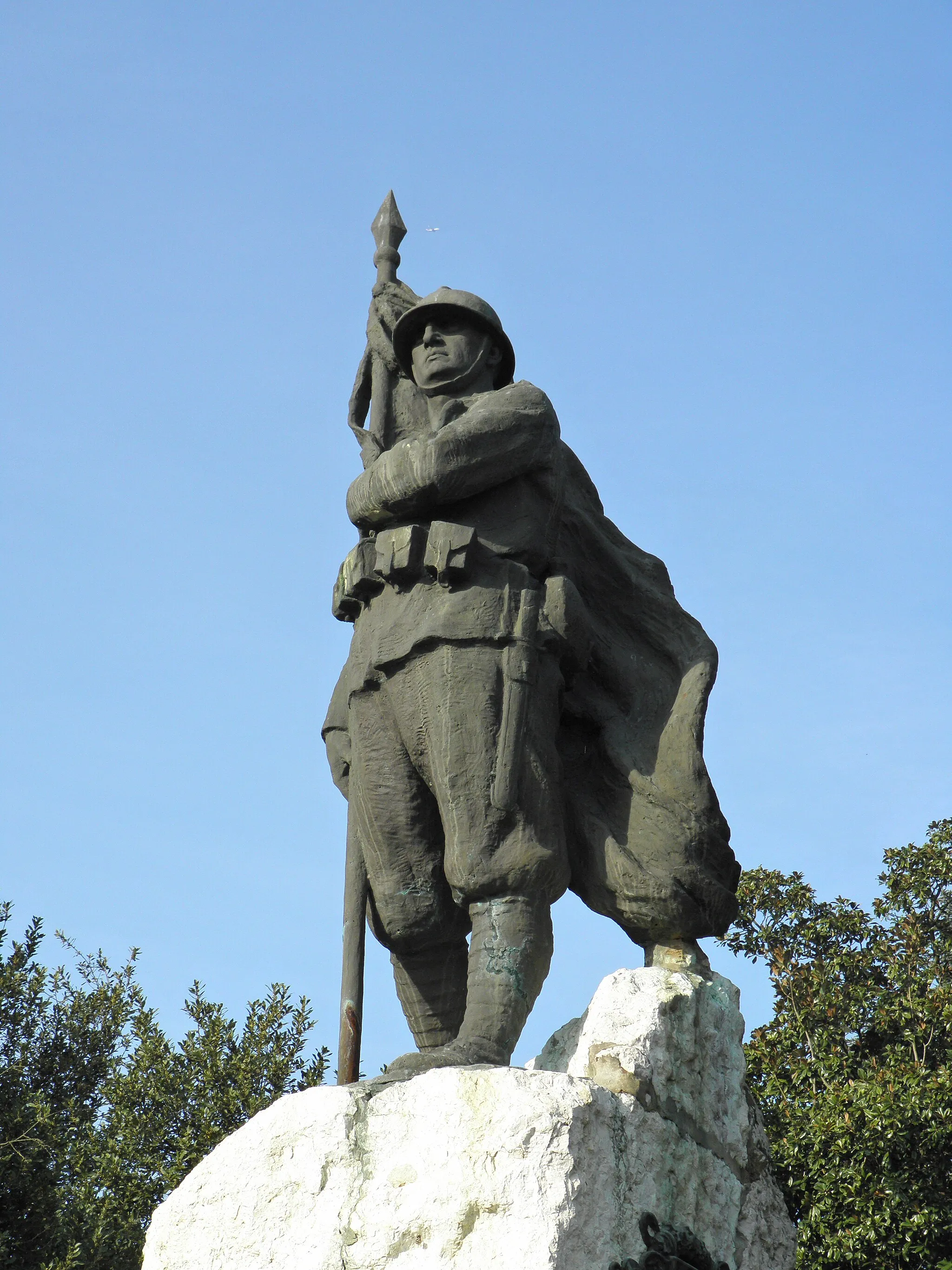 Photo showing: Formignana, Il Monumento ai caduti sito nella centrale Piazza IV Novembre.