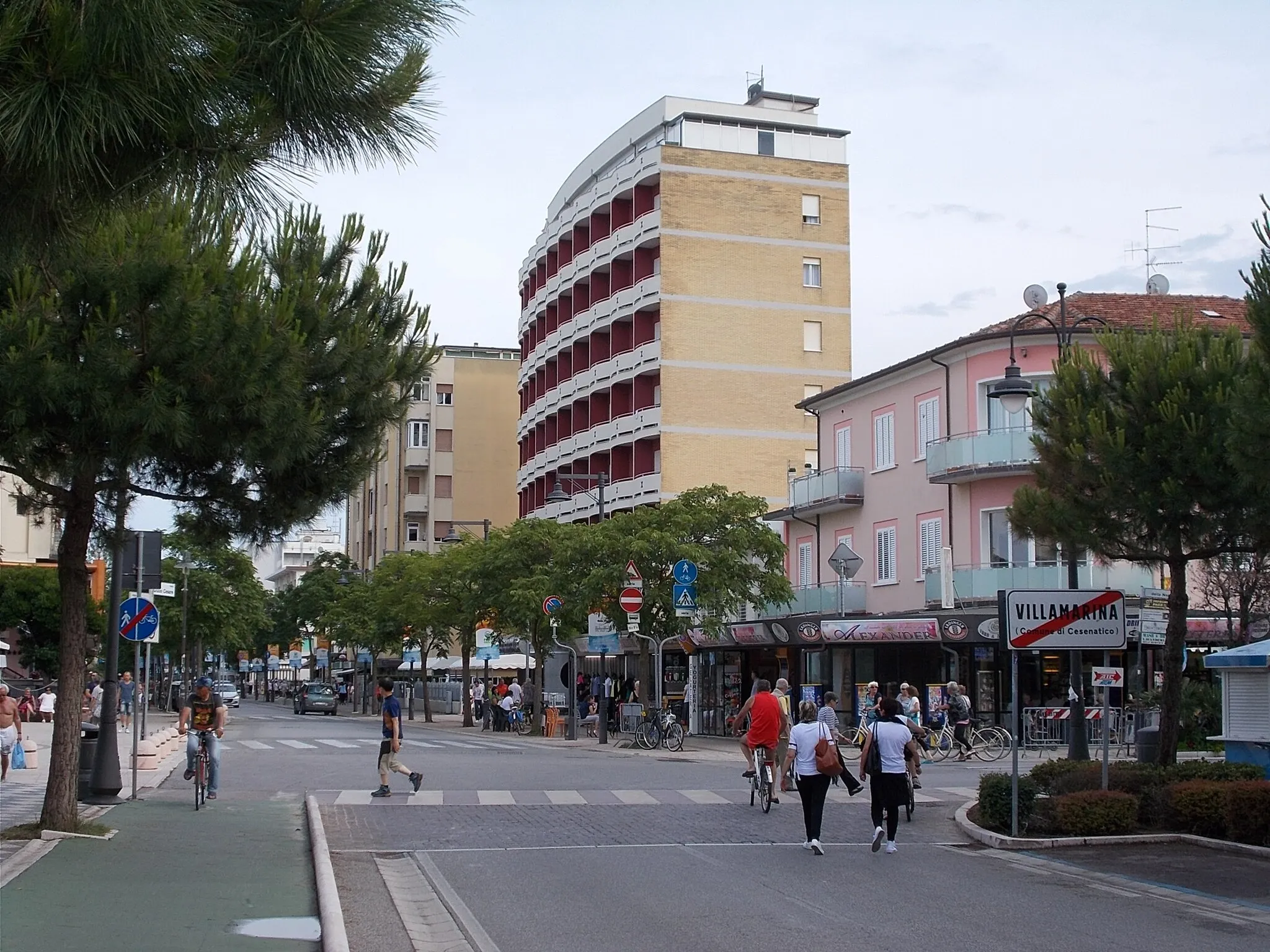 Photo showing: Cesenatico - Cesenatico (Villamarina) és Gatteo (Gatteo Mare) határán (Viale G. Carducci)