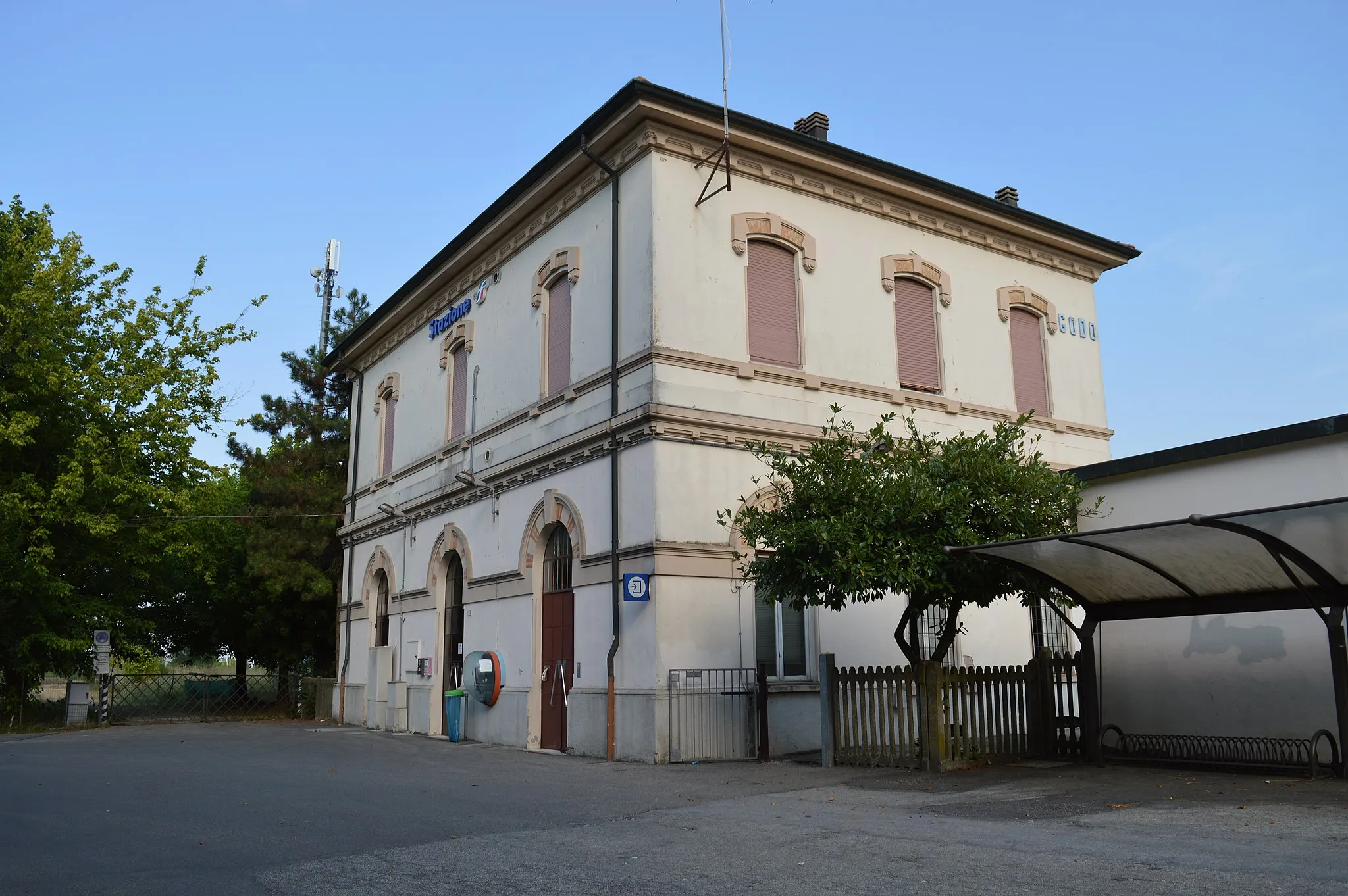 Photo showing: Stazione ferroviaria di Godo.