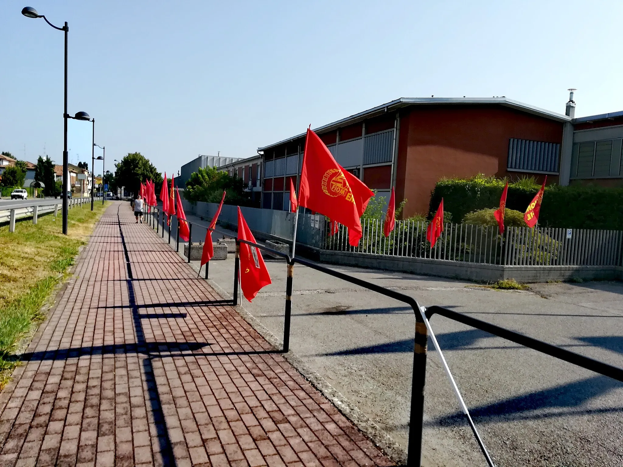 Photo showing: Bandiere FIOM a Gualtieri (Provincia di Reggio Emilia)