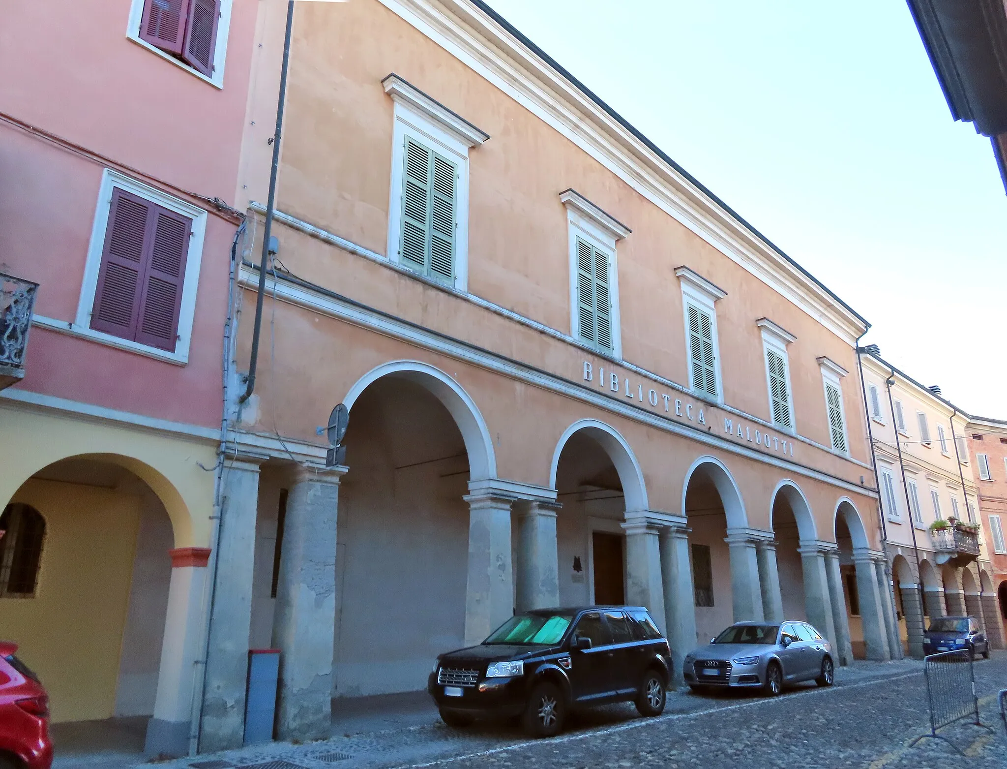 Photo showing: Facciata della biblioteca Maldotti