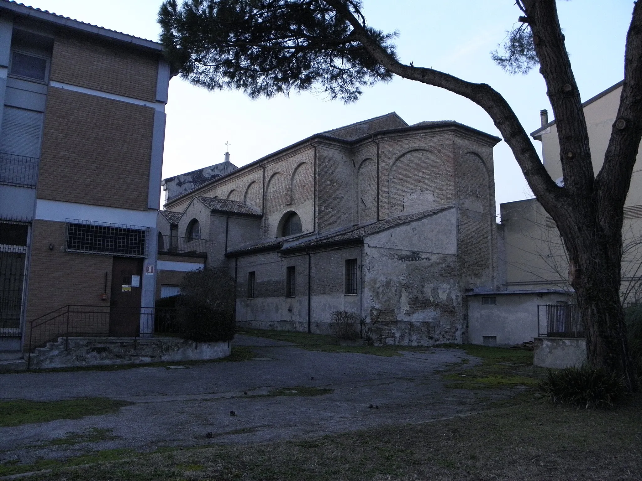 Photo showing: Migliarino, già comune autonomo e dal 2014 frazione di Fiscaglia: vista absidale della chiesa parrocchiale di Santa Croce.