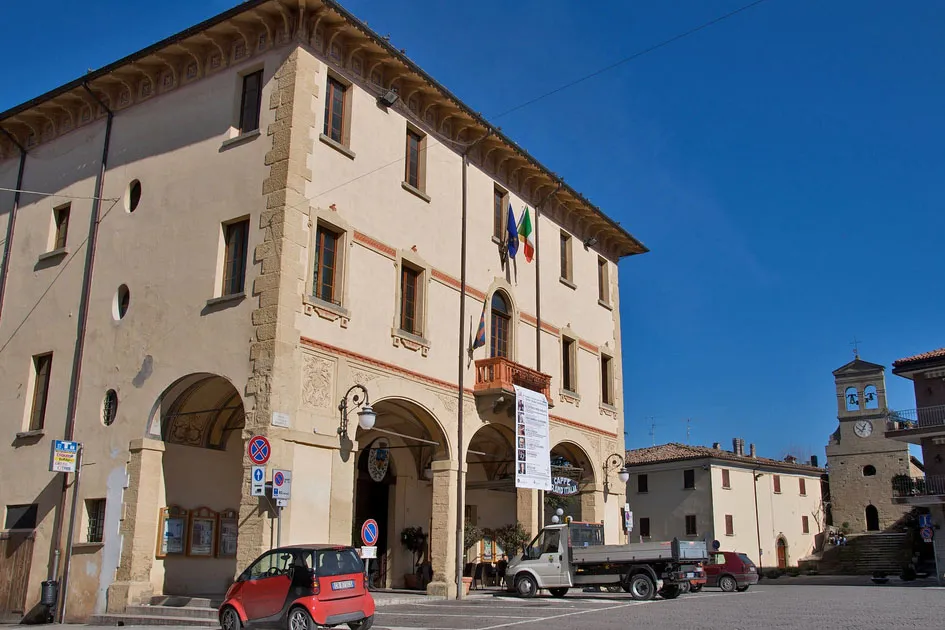 Photo showing: Town Hall and main Square, Novafeltria Italia