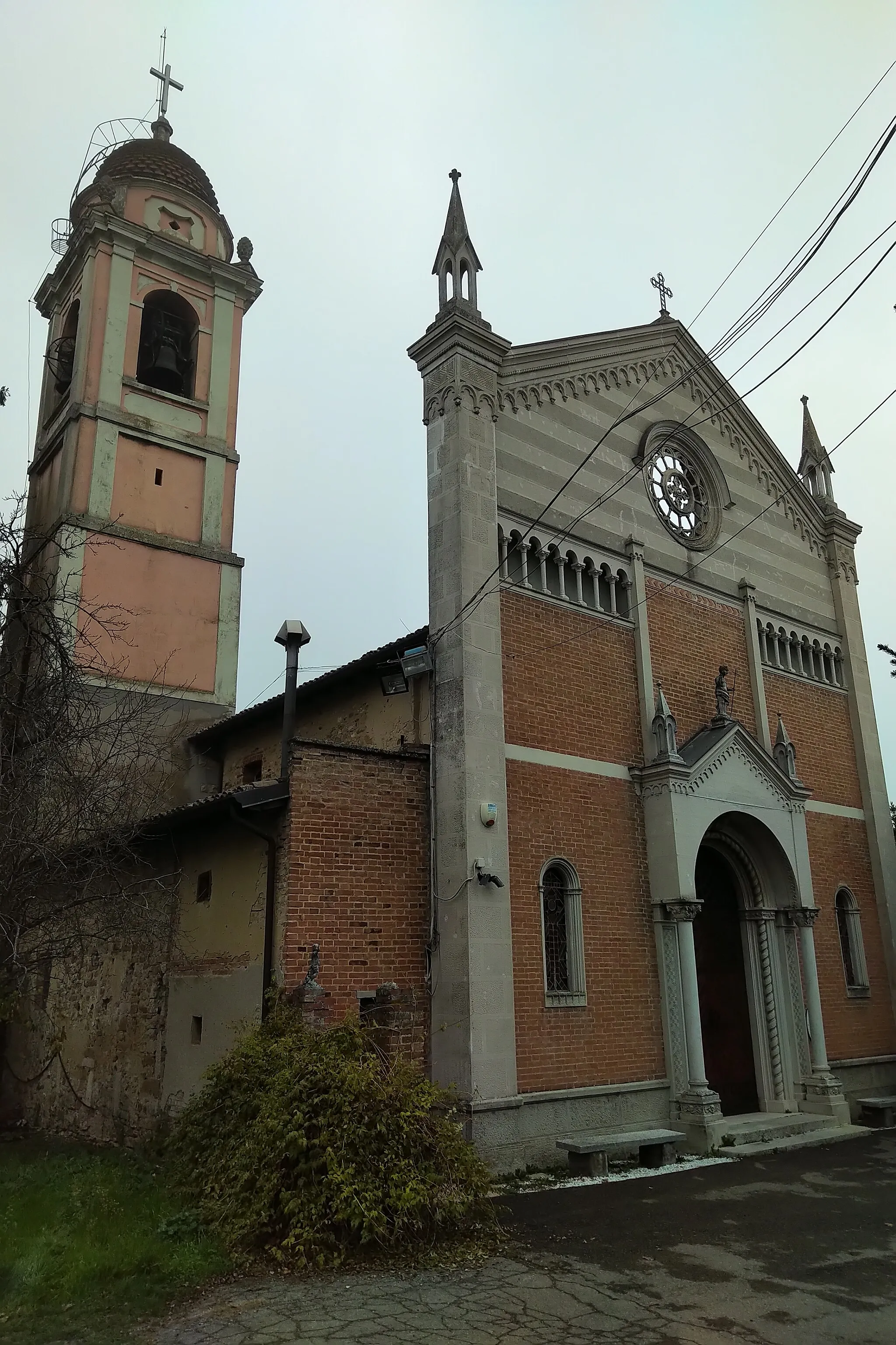 Photo showing: Chiesa di San Giovanni Battista nella frazione di Castione (Ponte dell'Olio) (Piacenza, 2020)