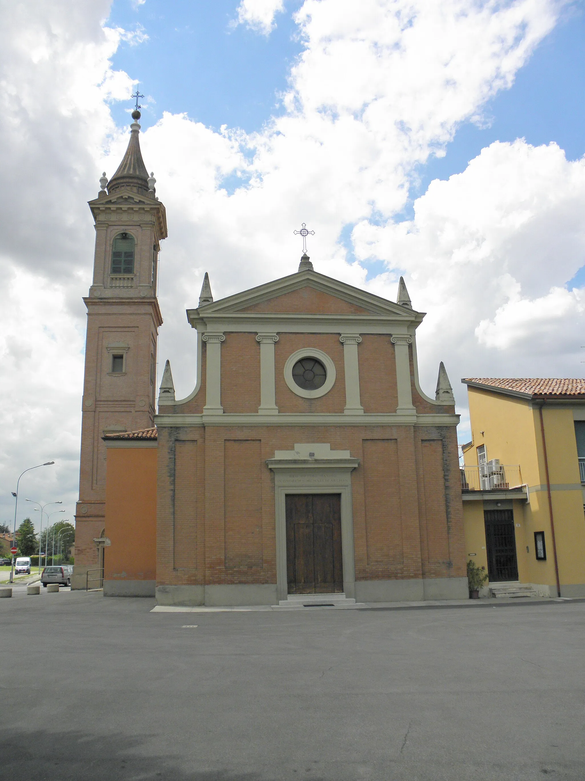 Photo showing: Quarto Inferiore, frazione di Granarolo dell'Emilia: la chiesa parrocchiale di San Michele Arcangelo.