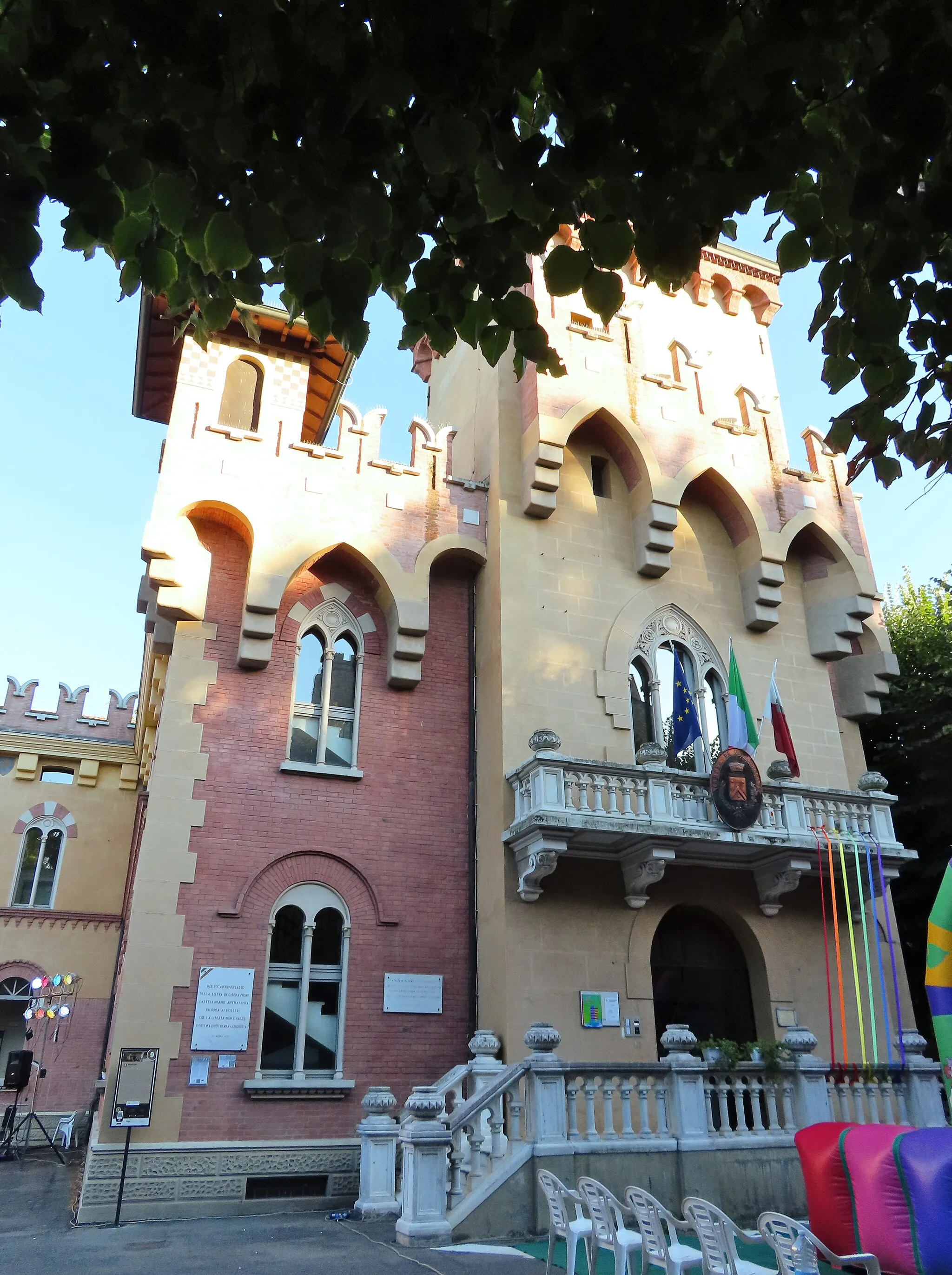 Photo showing: Facciata del palazzo Comunale