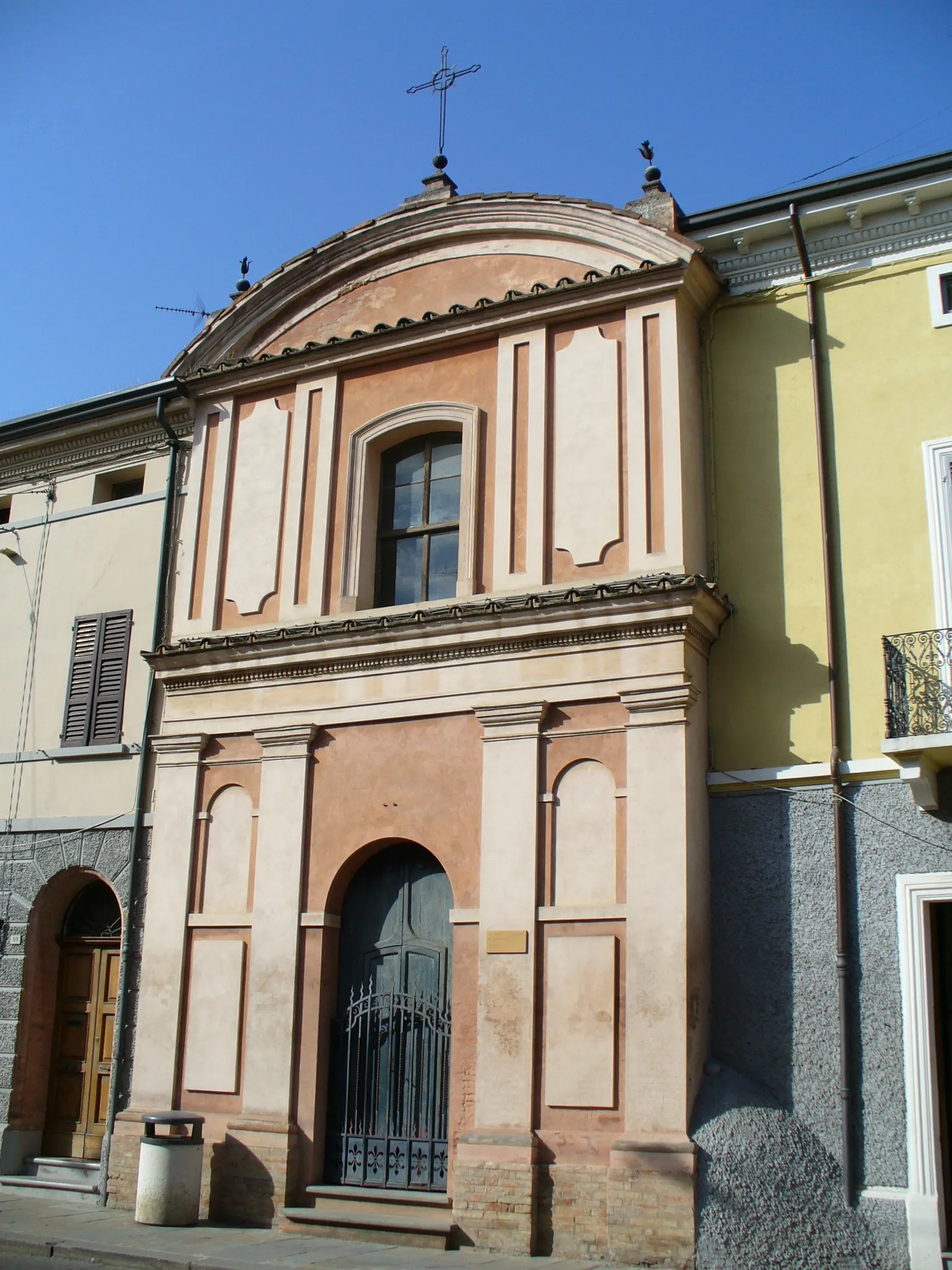 Photo showing: la facciata della Chiesa di san Francesco in Russi (RA)
