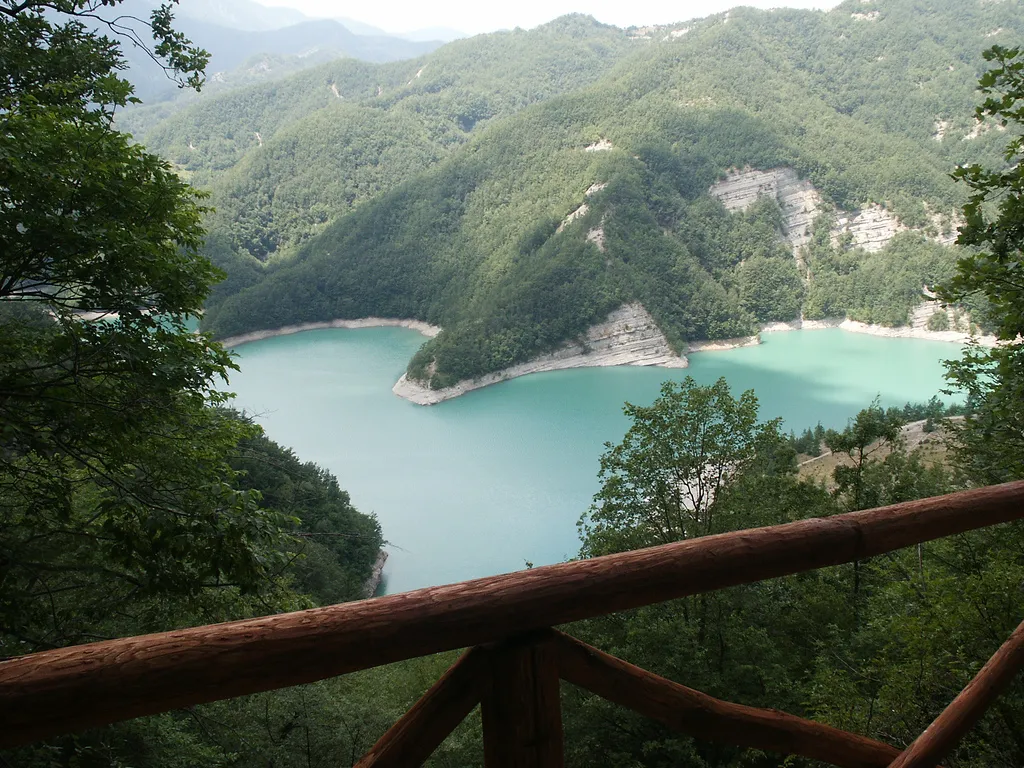 Photo showing: Lago di Ridracoli, comune di Santa Sofia, Emilia Romagna, Italia Ridracoli