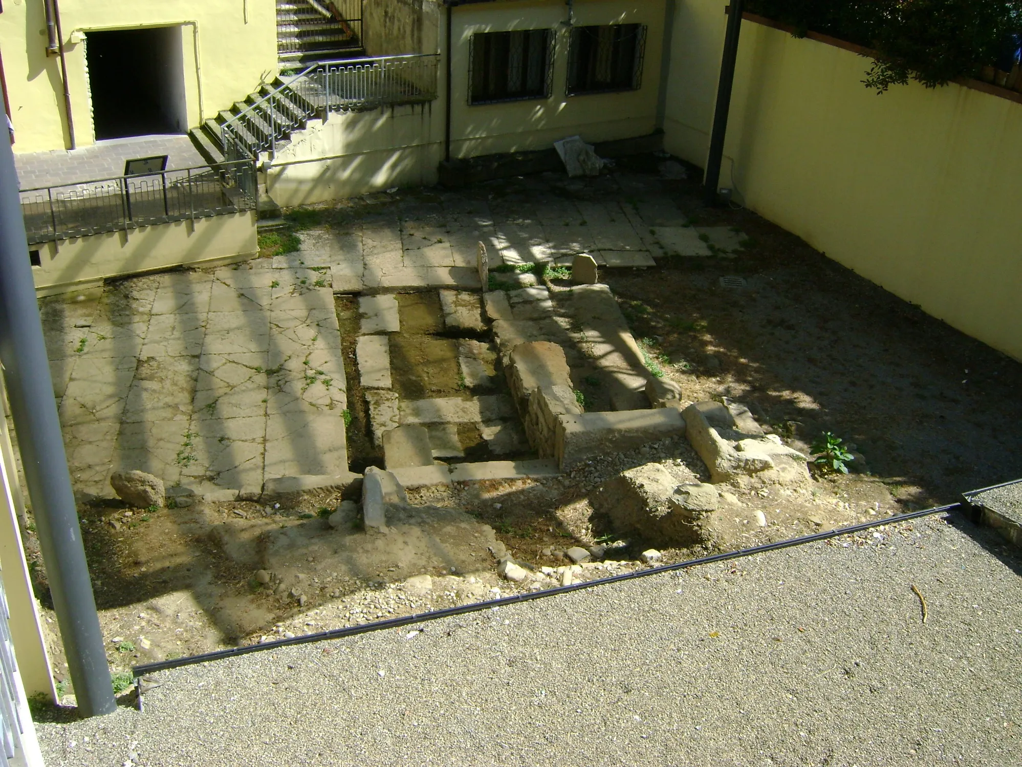 Photo showing: The remains of the ancient Roman forum of Sarsina, in the province of Forlì-Cesena, Emilia-Romagna