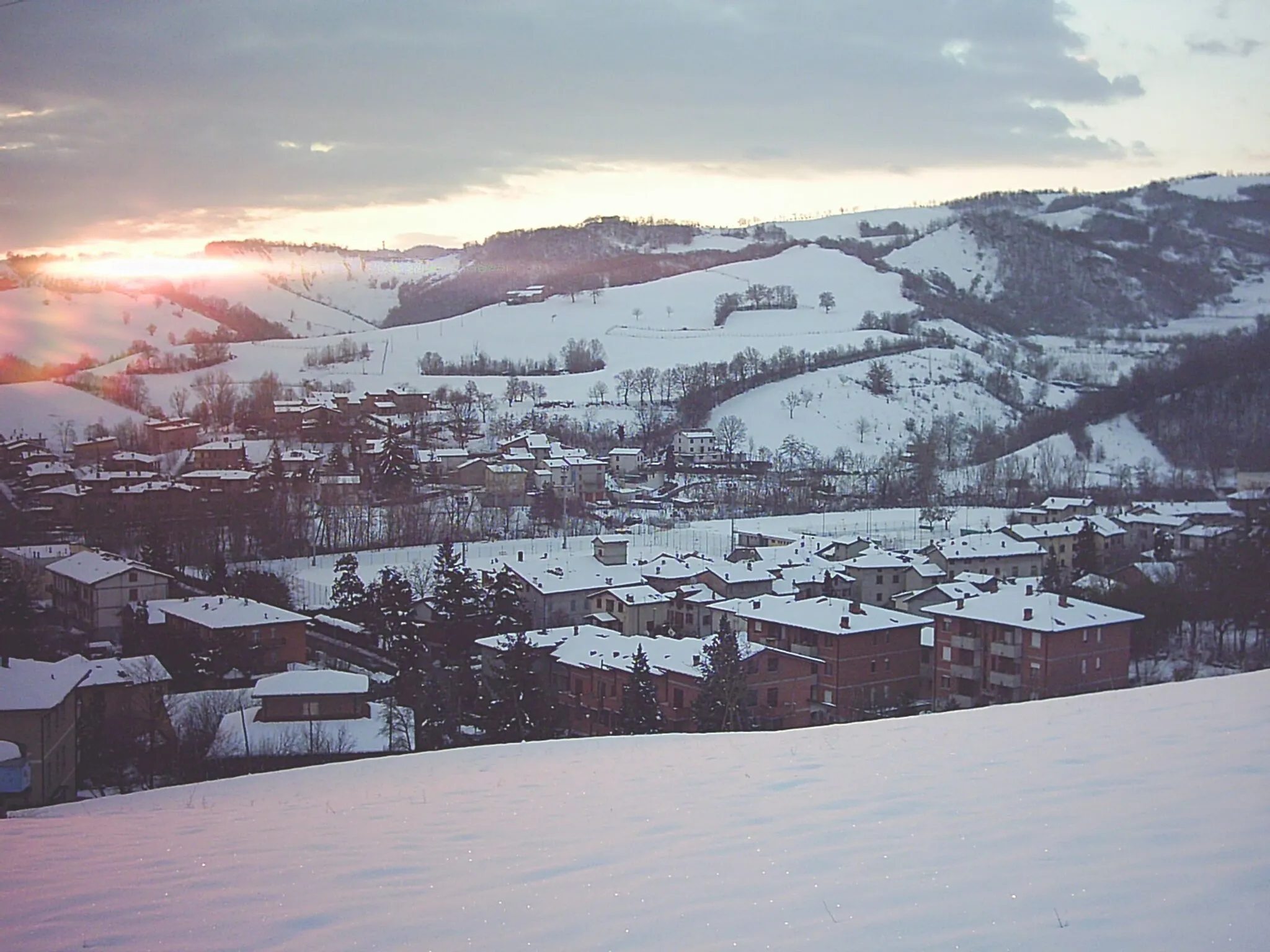 Photo showing: Vezzano sul Crosotolo Alba con la Neve