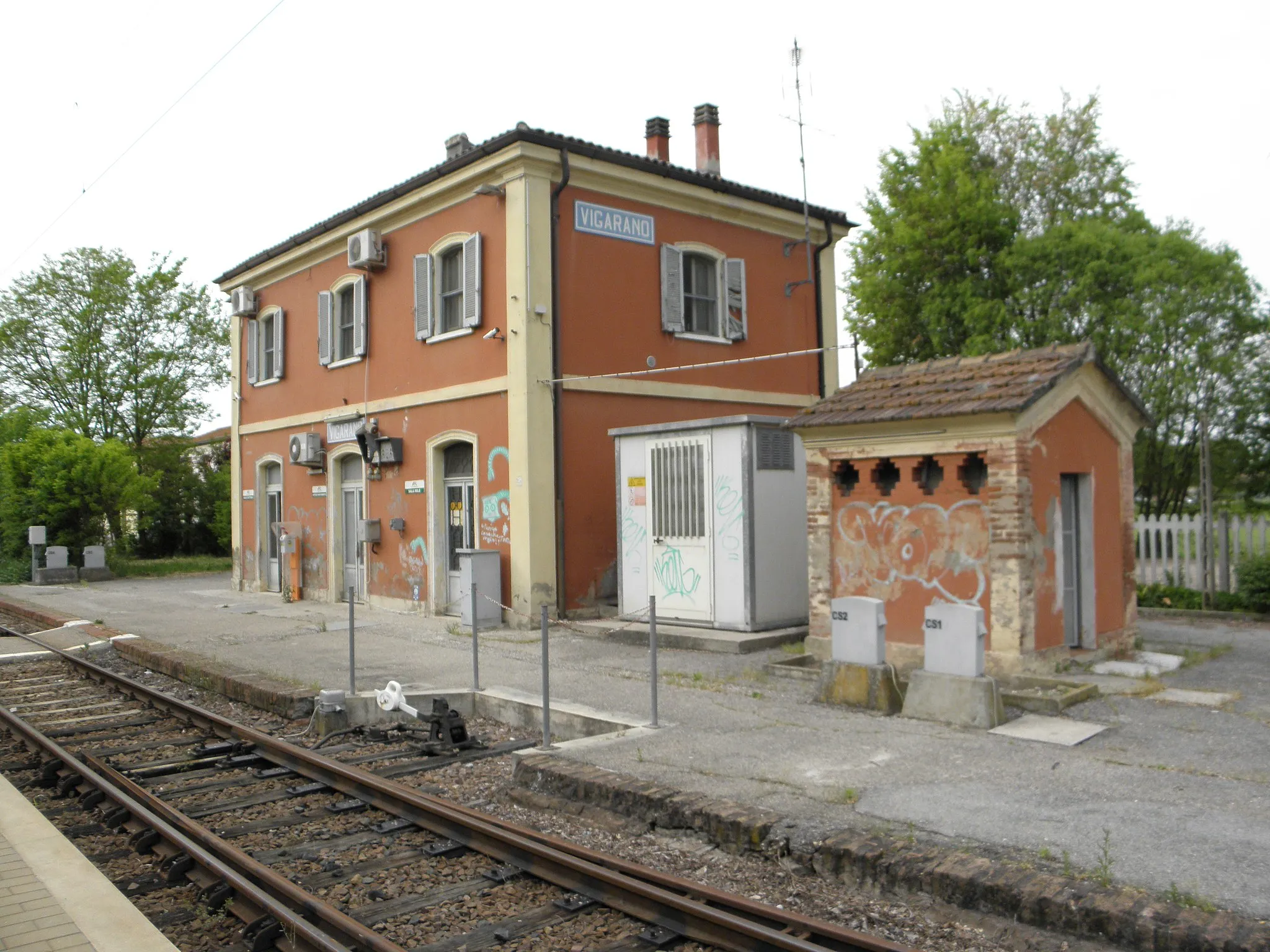 Photo showing: Stazione di Vigarano Pieve, stazione ferroviaria dell'omonima frazione di Vigarano Mainarda, provincia di Ferrara.