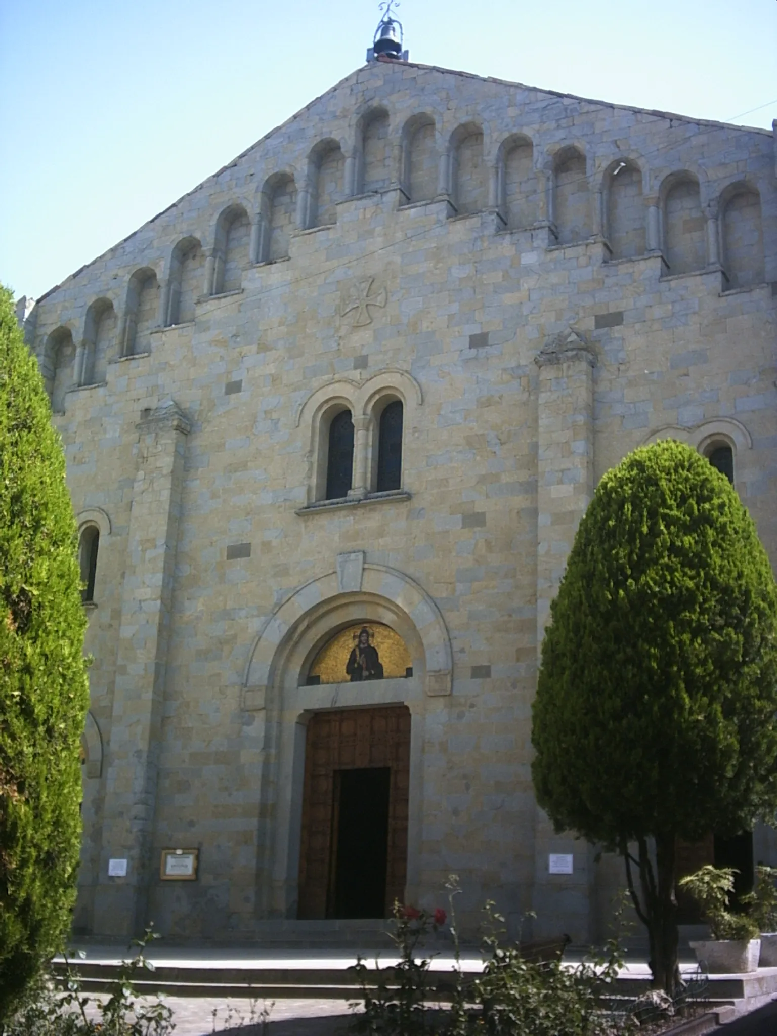 Photo showing: autore: Borto_god
descrizione: la chiesa di Zocca (modena)