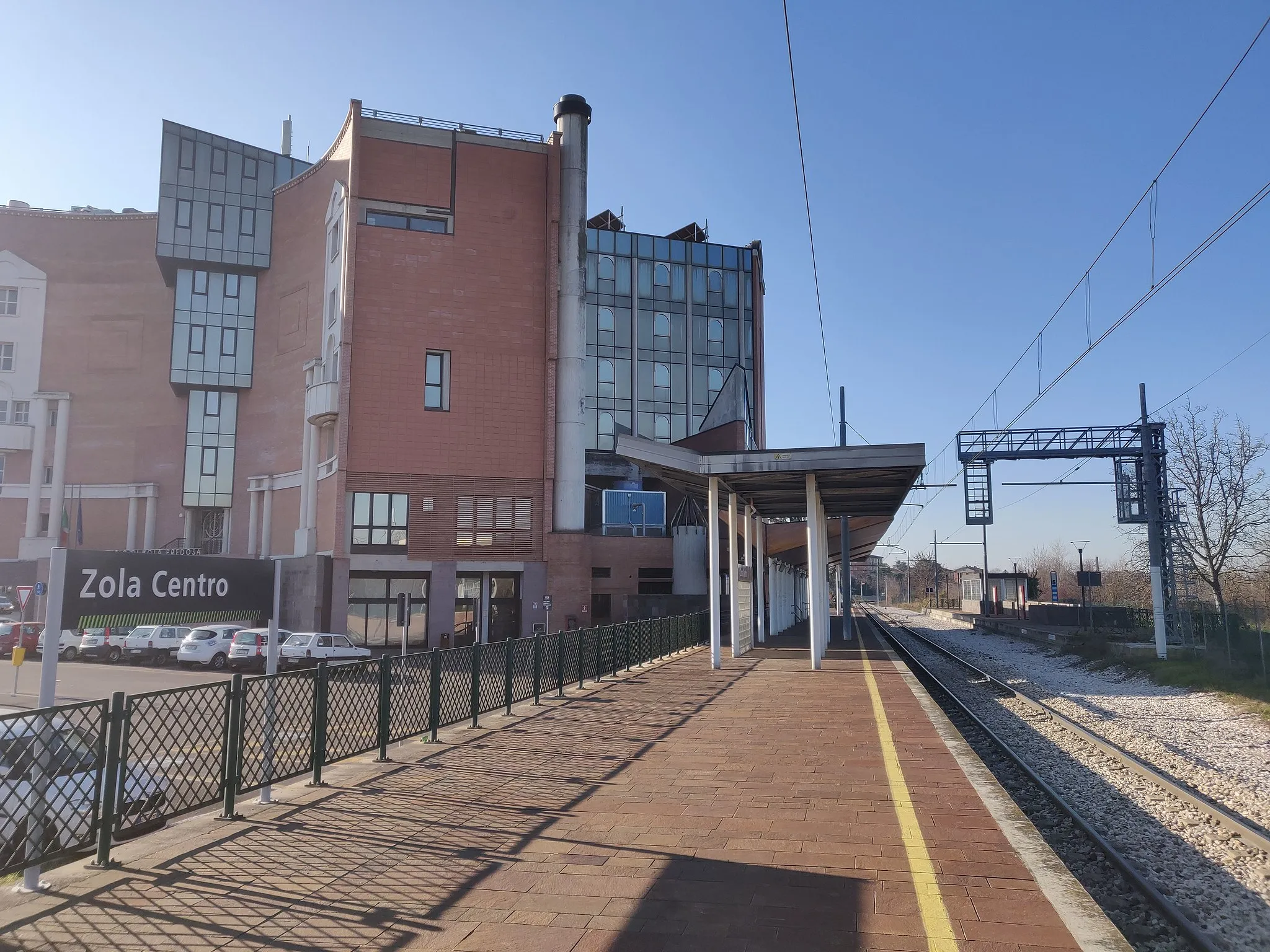 Photo showing: Stazione ferroviaria di Zola Centro.