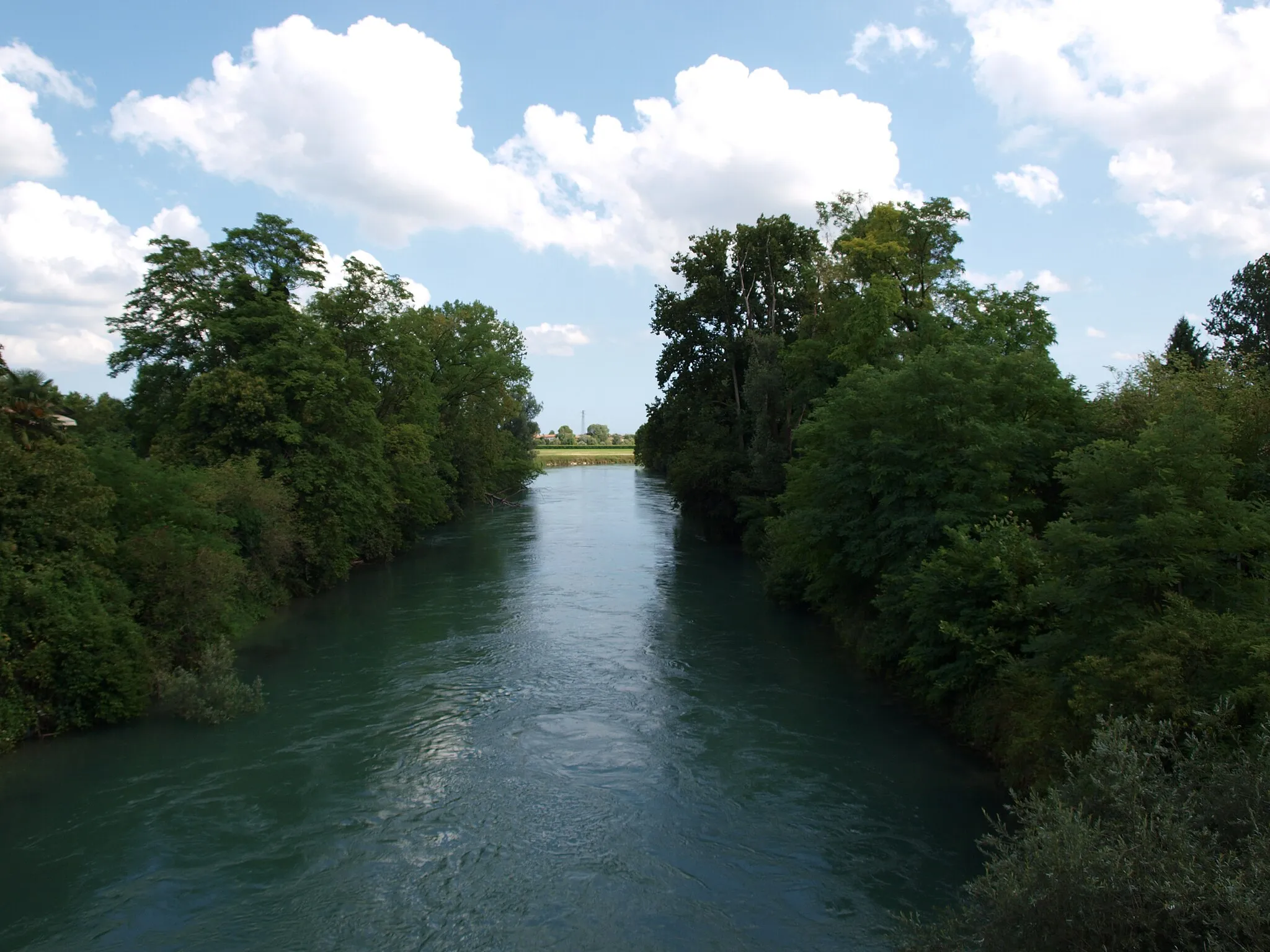Photo showing: View on the Livenza river in Brugnera, in Northeast Italy.
