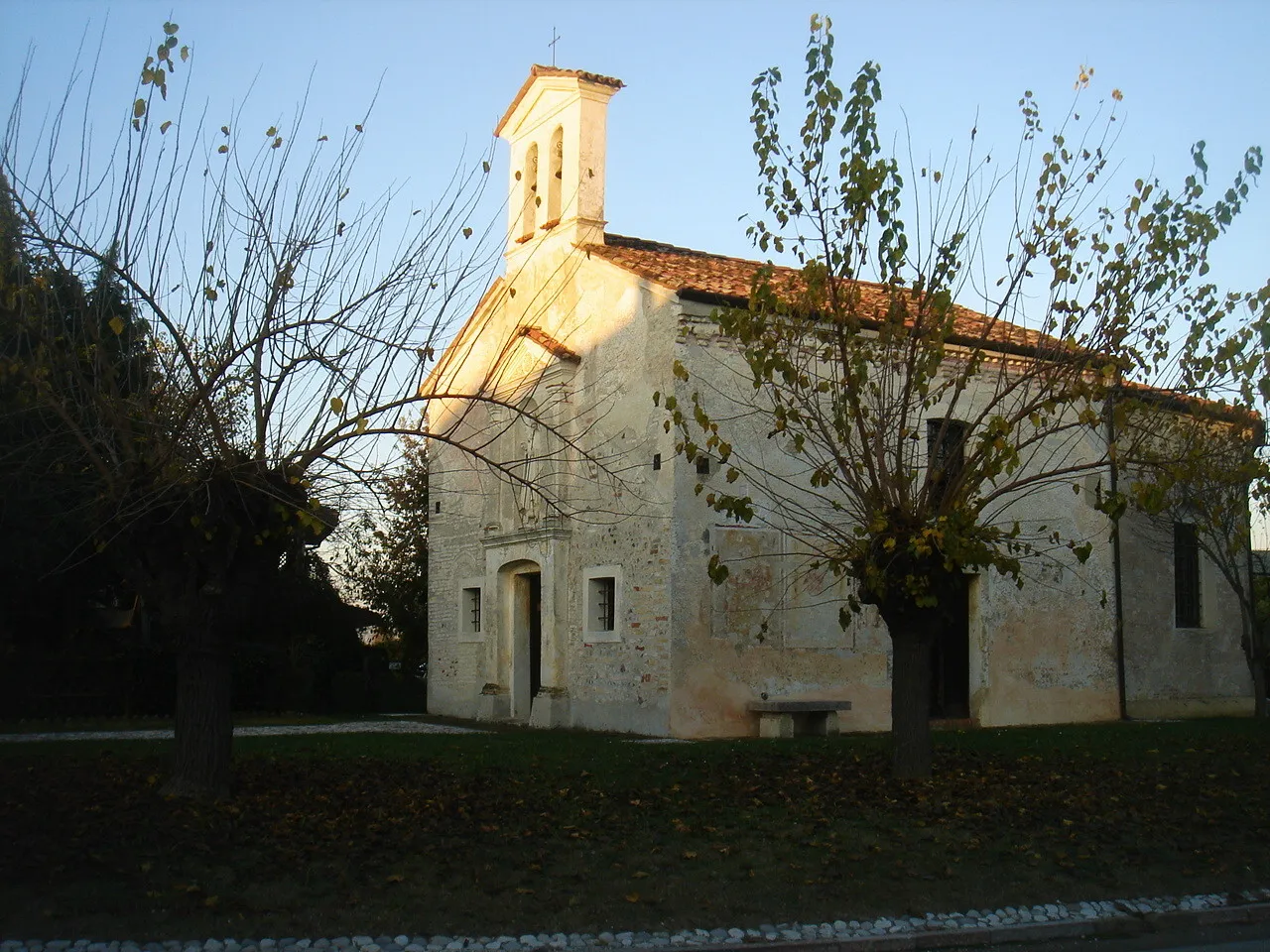 Photo showing: Versuta, chiesetta di Sant'Antonio Abate, luogo della gioventù pasoliniana