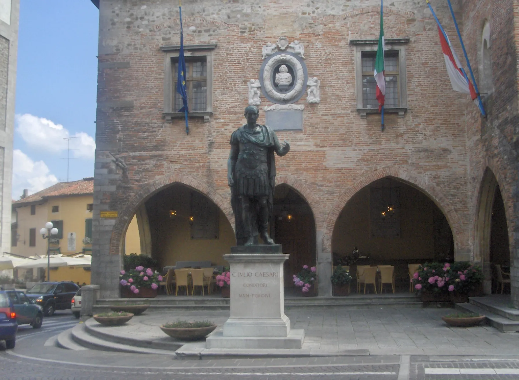 Photo showing: Sebi1, Cividale del Friuli - Statua di Giulio Cesare
