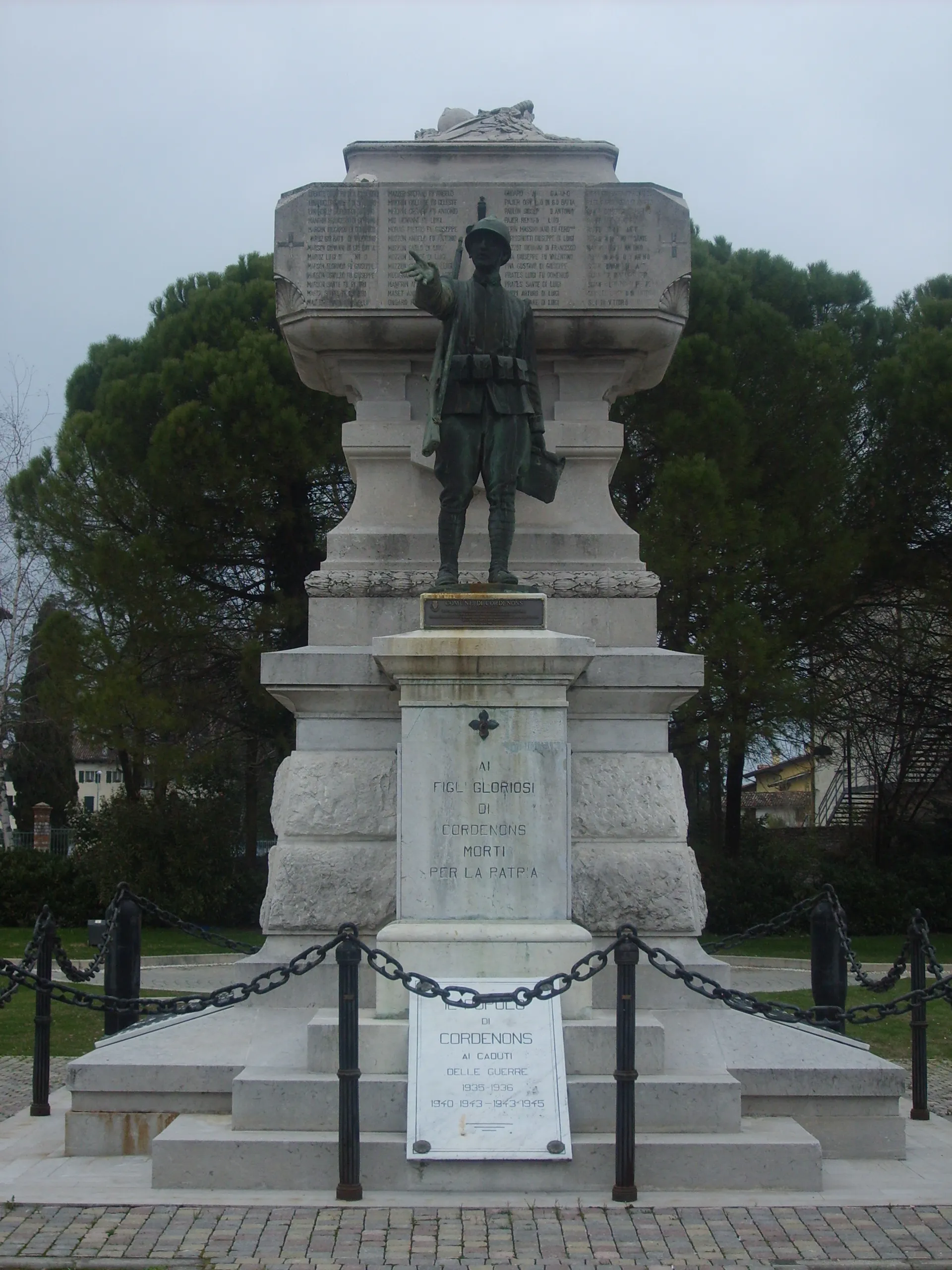 Photo showing: Monumento ai caduti di Cordenons