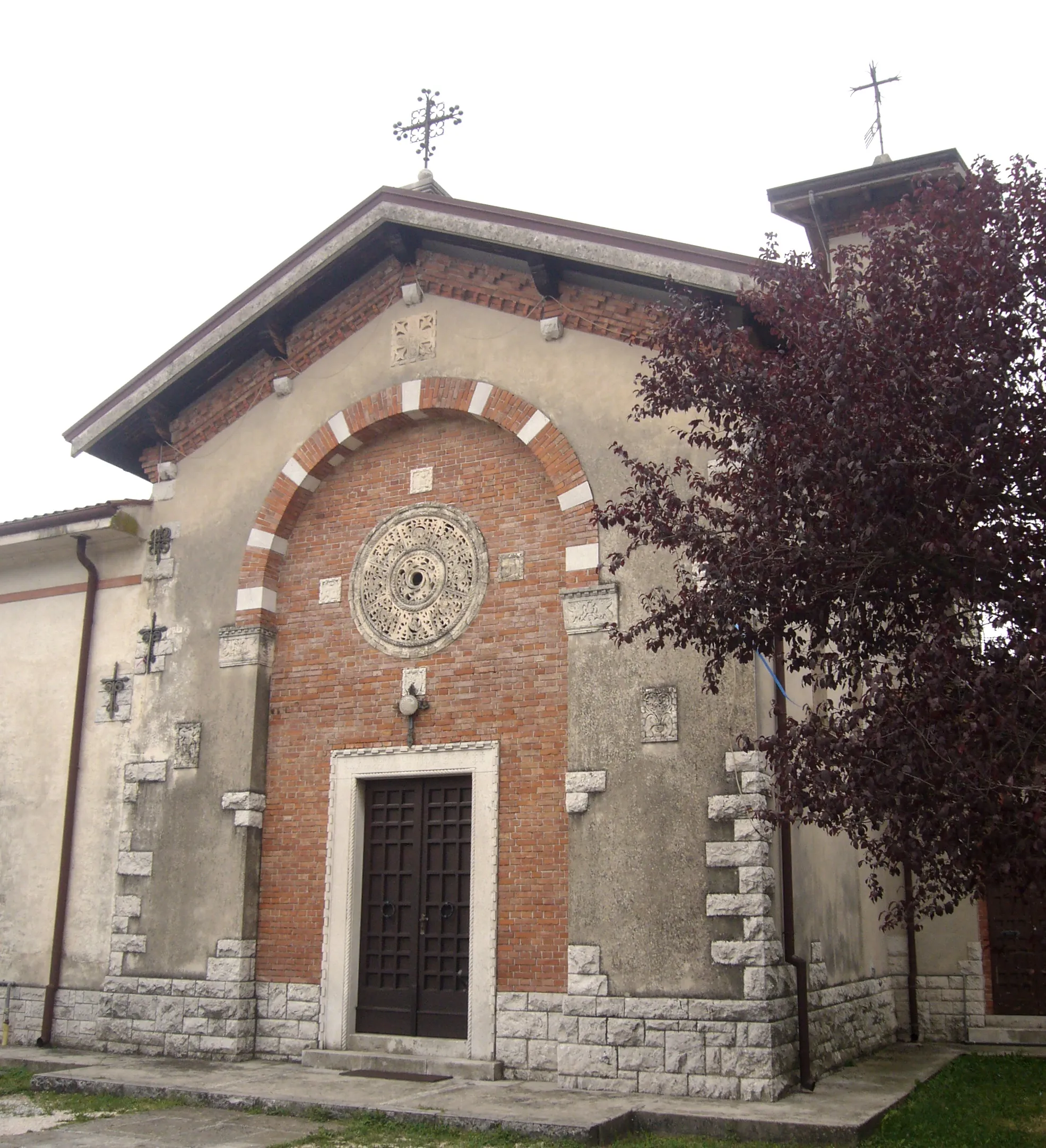 Photo showing: La facciata della chiesa di San Giacomo Apostolo a Redipuglia