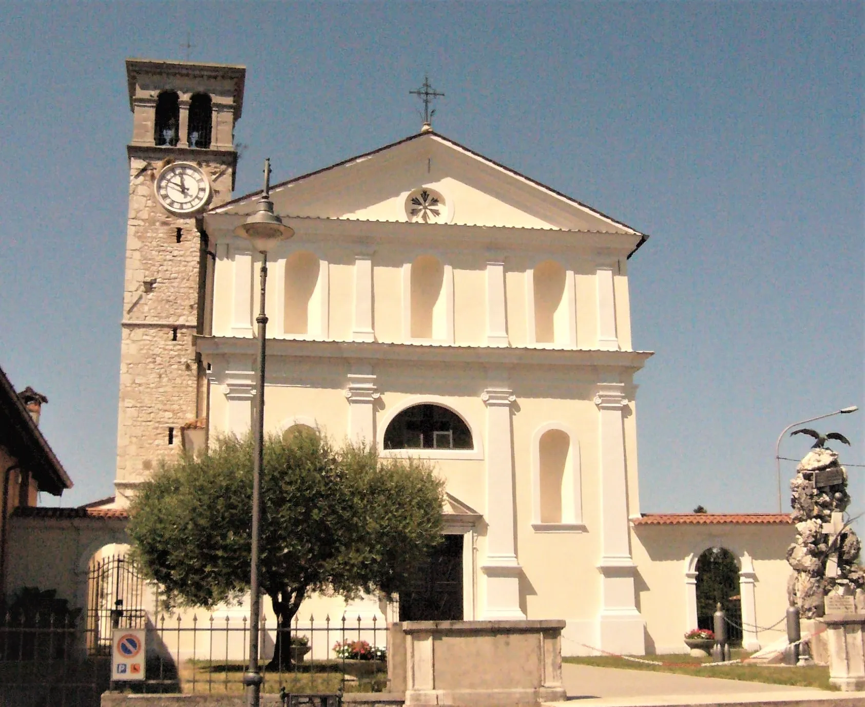 Photo showing: La chiesa parrocchiale di Ontagnano, dedicata a San Michele Arcangelo