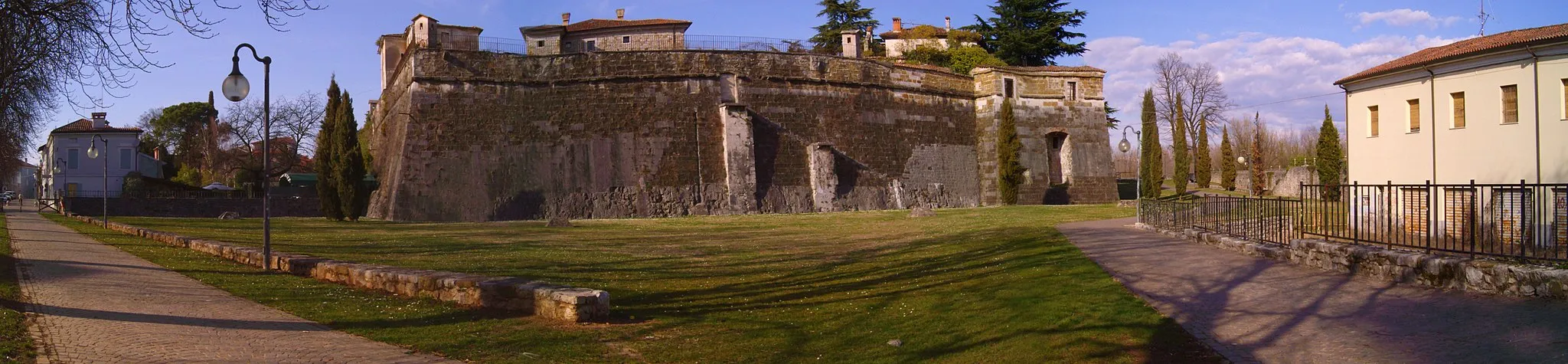 Photo showing: View of the town castle