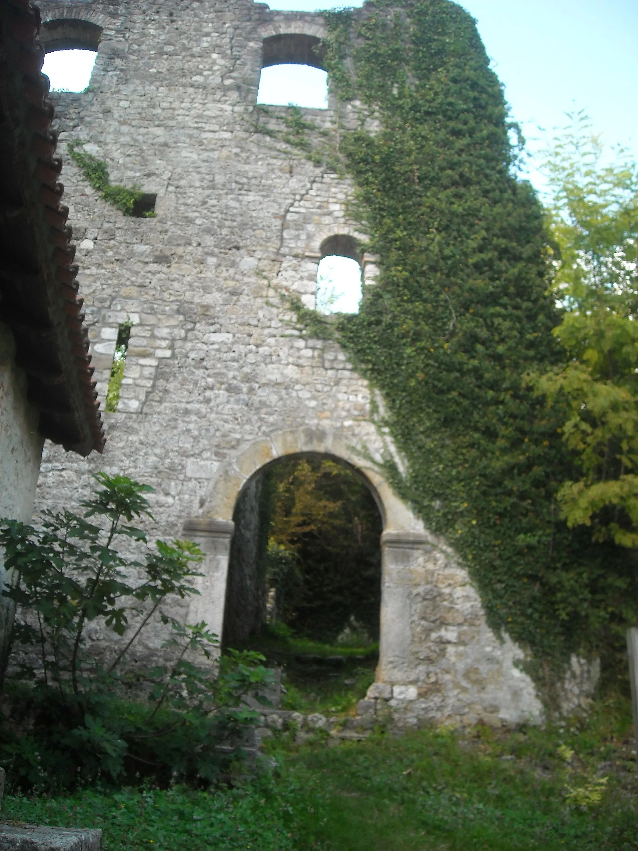 Photo showing: Ingresso alla corte interna del castello di Maniago