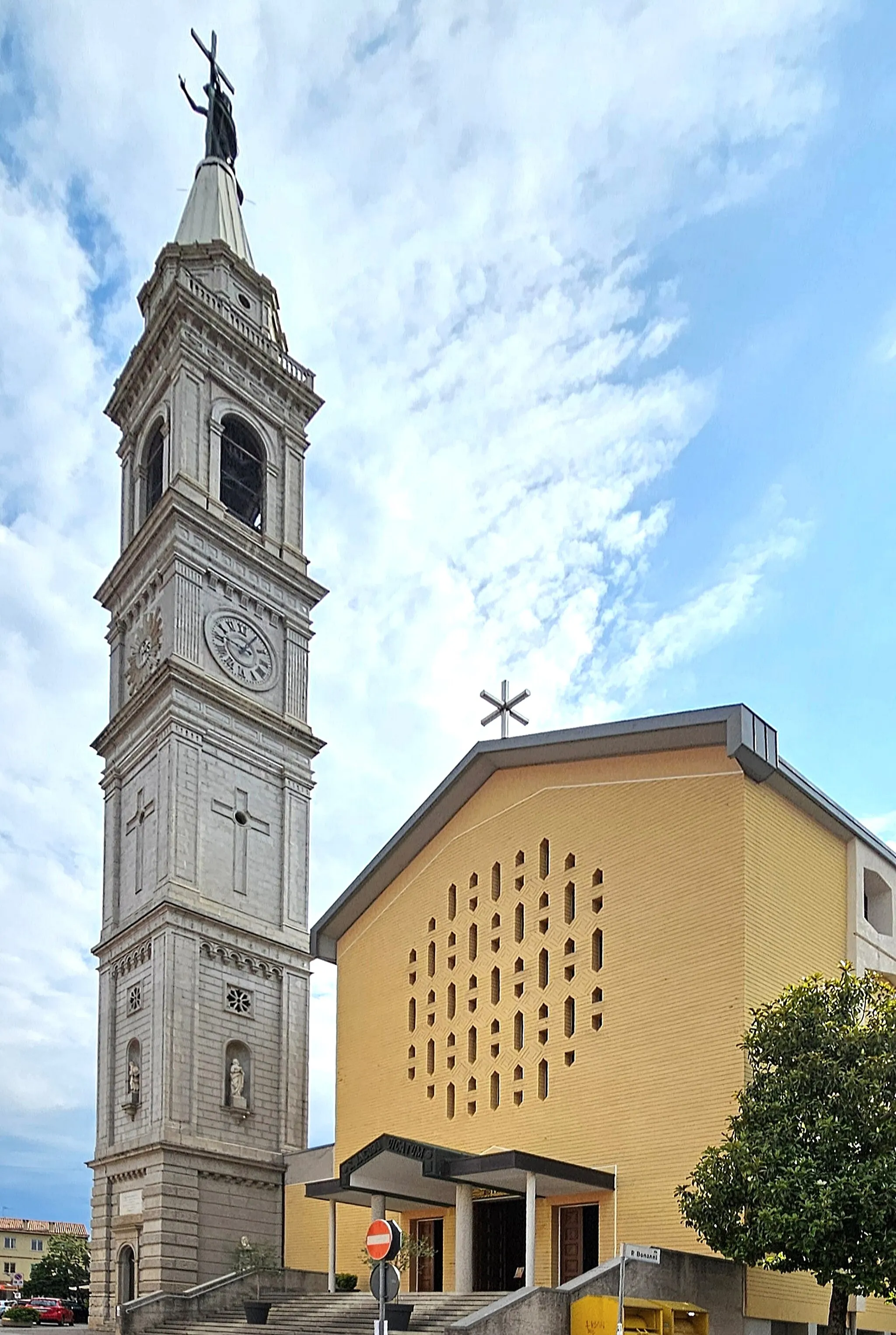 Photo showing: La chiesa parrocchiale e il campanile di Pasian di Prato