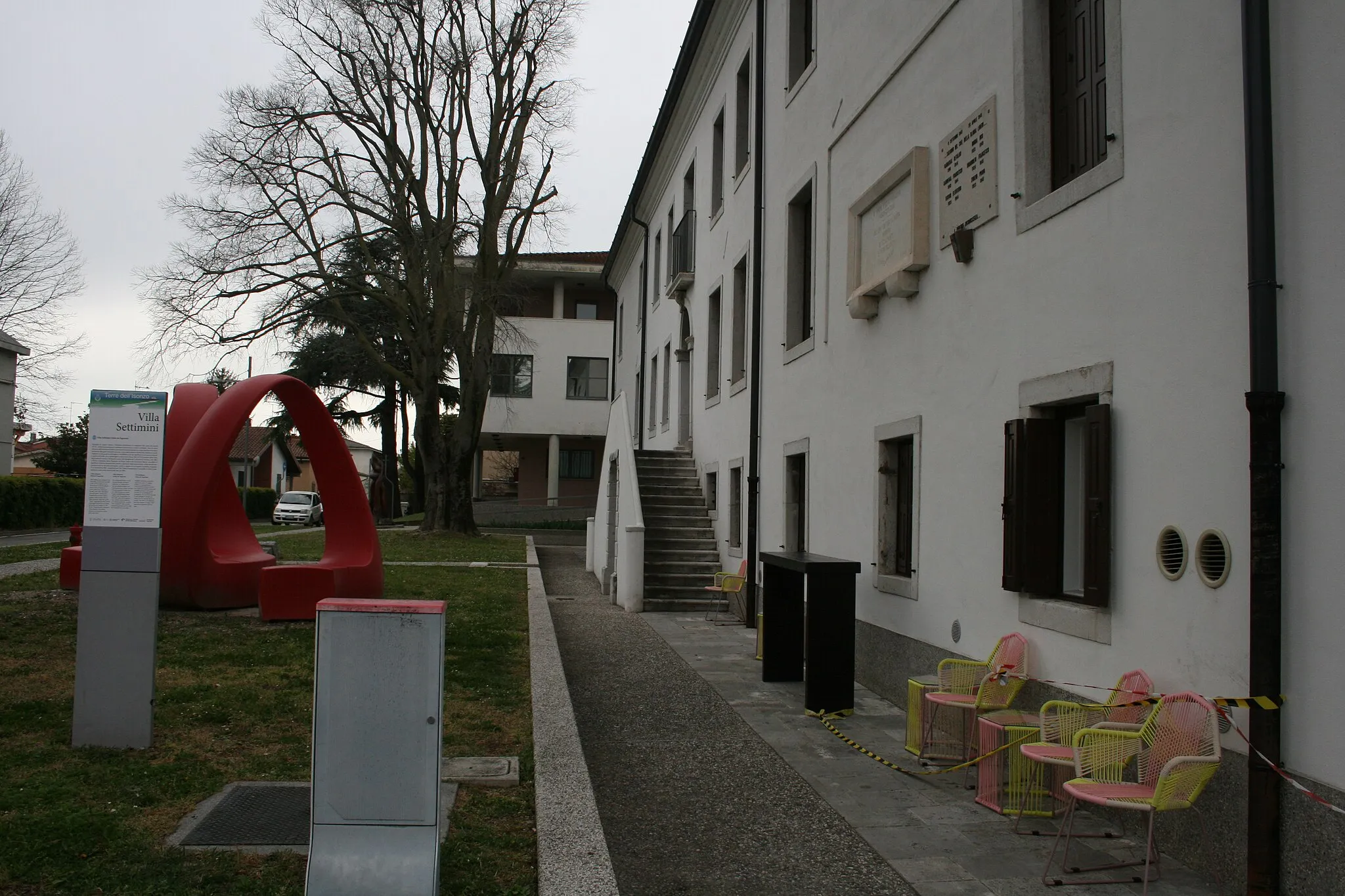 Photo showing: The image constitutes an overall view of the area behind the Villa Settimini.