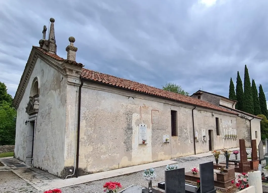 Photo showing: La facciata e il fianco sud della pieve di San Vigilio