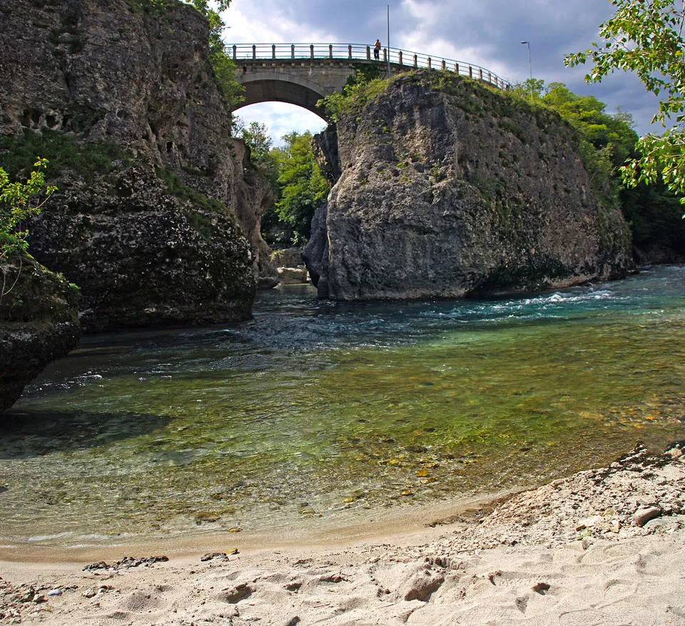 Photo showing: Natisone / Nadiža river, Ponte Romano at Premariacco