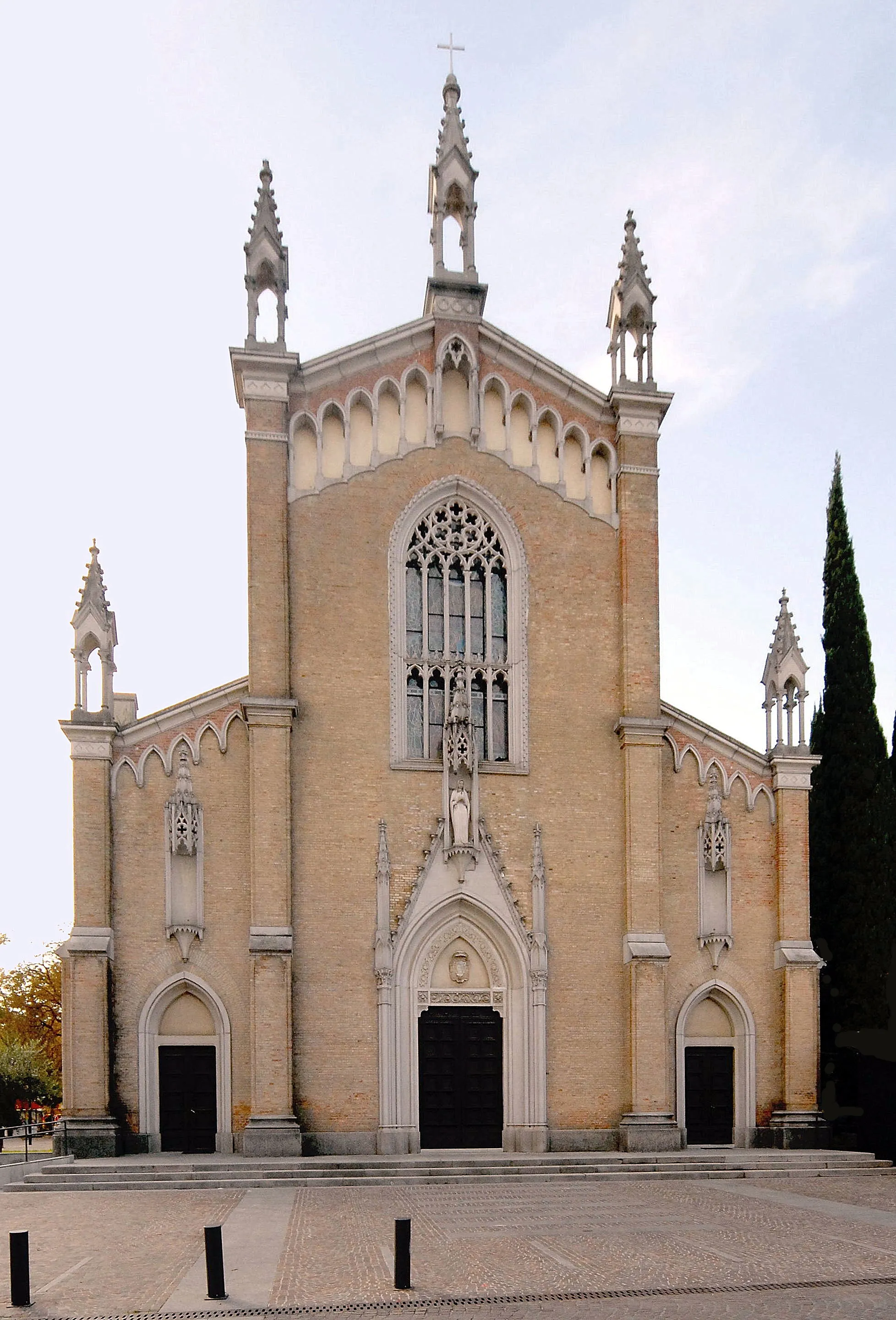 Photo showing: Cathedral at Rivignano, province of Udine, region Friuli Venezia-Giulia, Italy