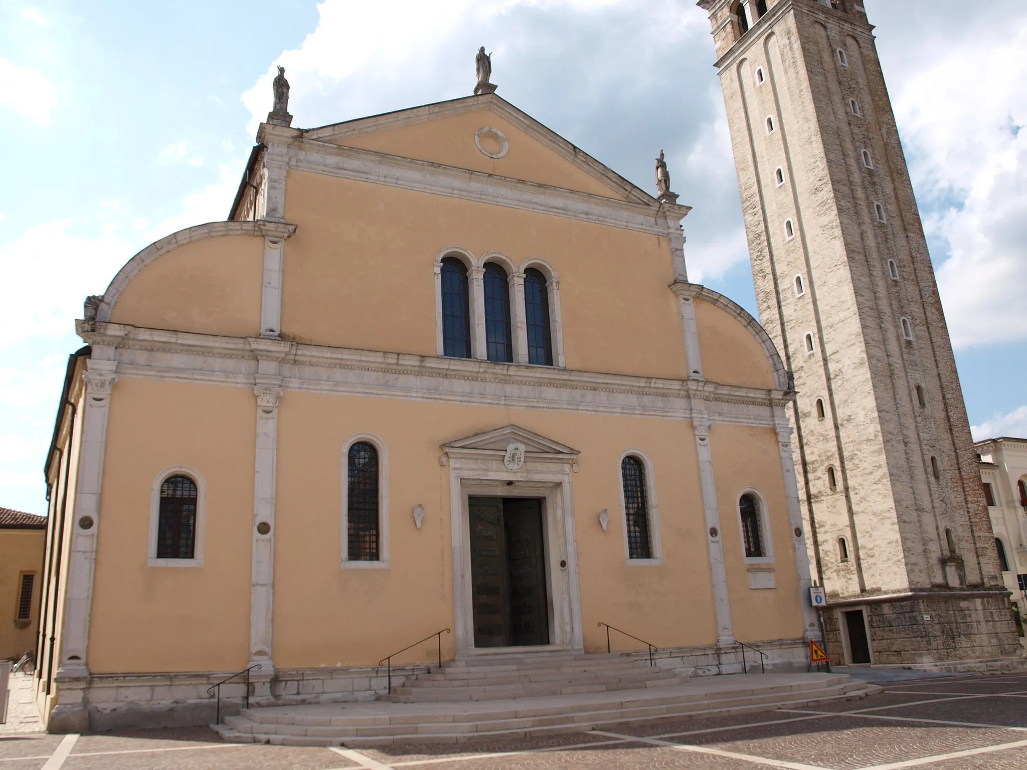 Photo showing: The Duomo of Sacile, in Northeast Italy.