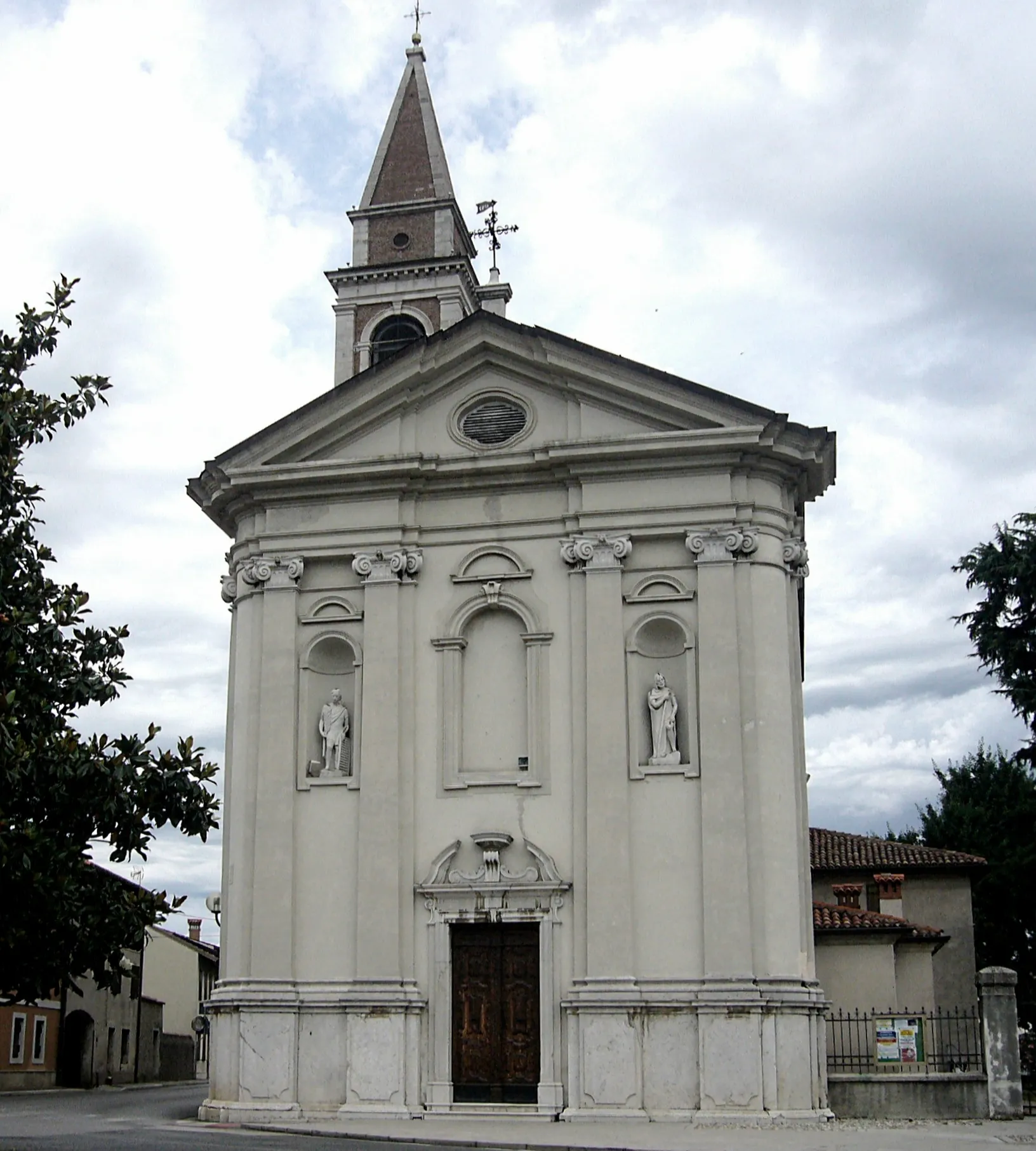 Photo showing: La chiesa parrocchiale di San Lorenzo Isontino, in Friuli-Venezia Giulia