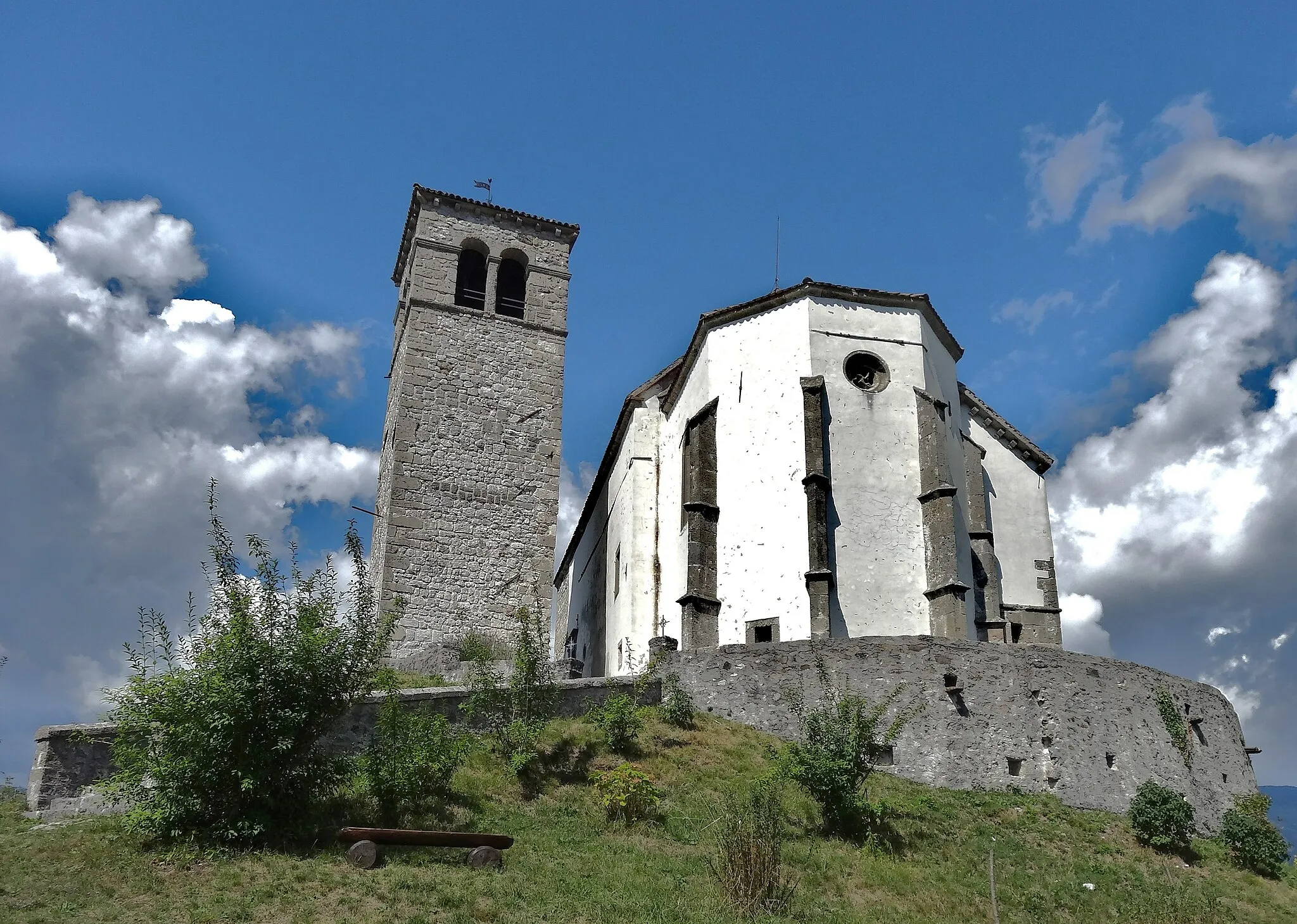 Photo showing: Illegio (Tolmezzo), la Pieve di San Floriano