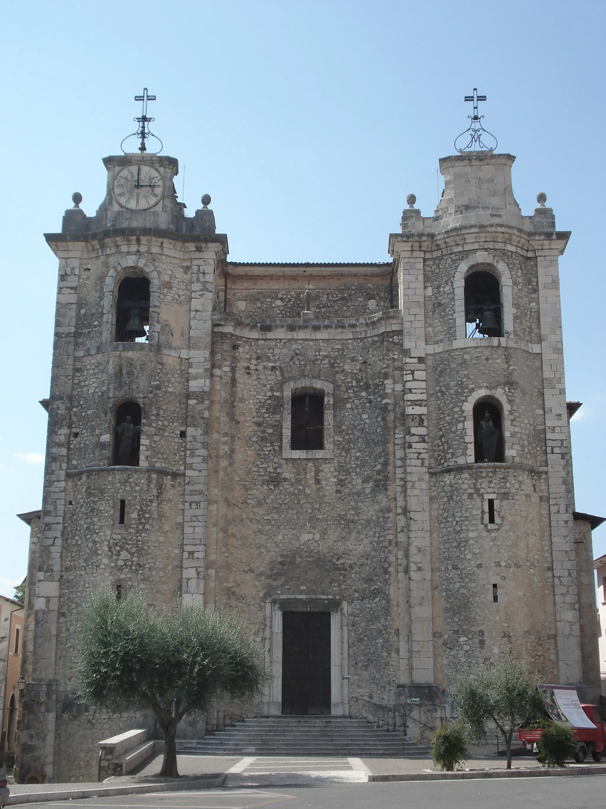 Photo showing: Façade of the parish Church of Arce, in Italy.