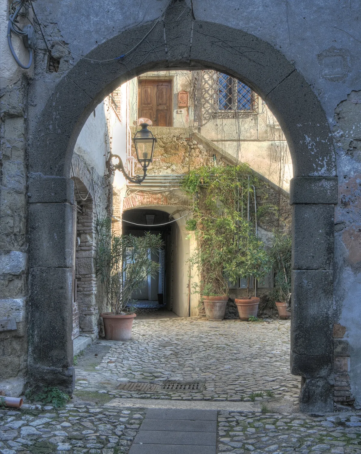 Photo showing: An archway opening onto a courtyard within the former monastery complex in Capena
