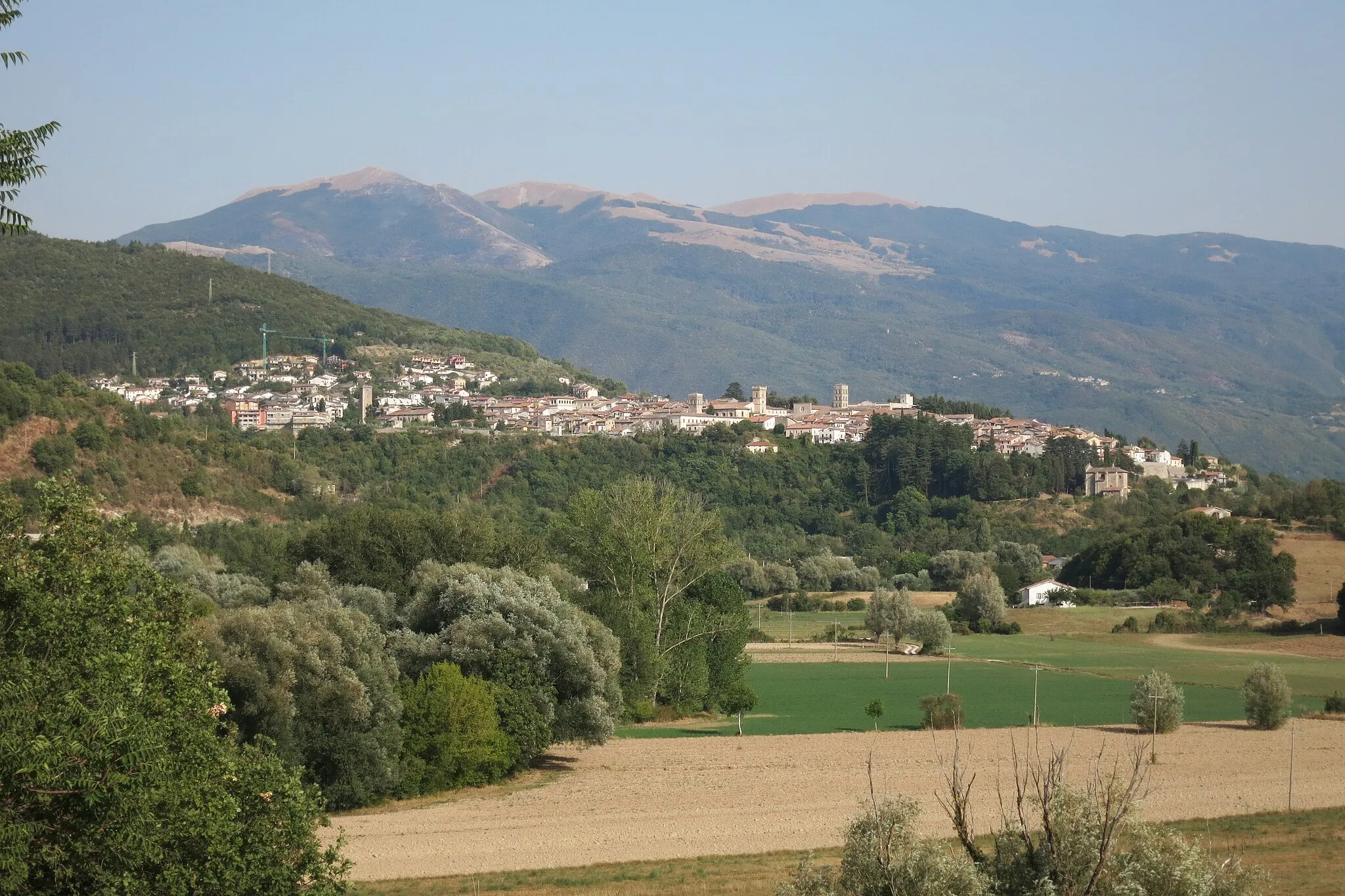 Photo showing: Cittaducale (province of Rieti, central Italy) as seen from state highway n. 4 "Via Salaria" near the Santa Rufina exit