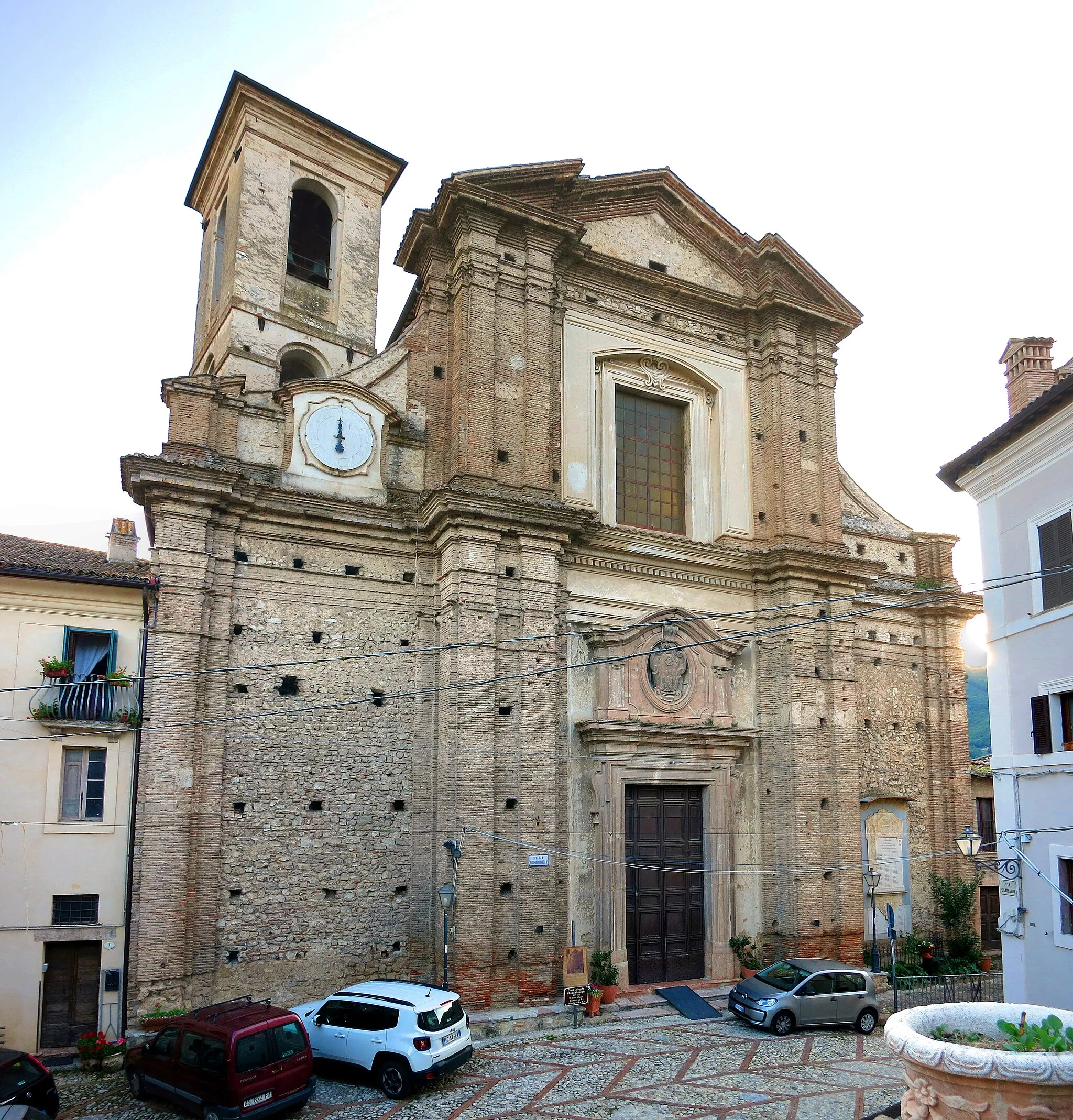 Photo showing: Facciata della chiesa collegiata di San Michele Arcangelo - Contigliano, provincia di Rieti, Lazio