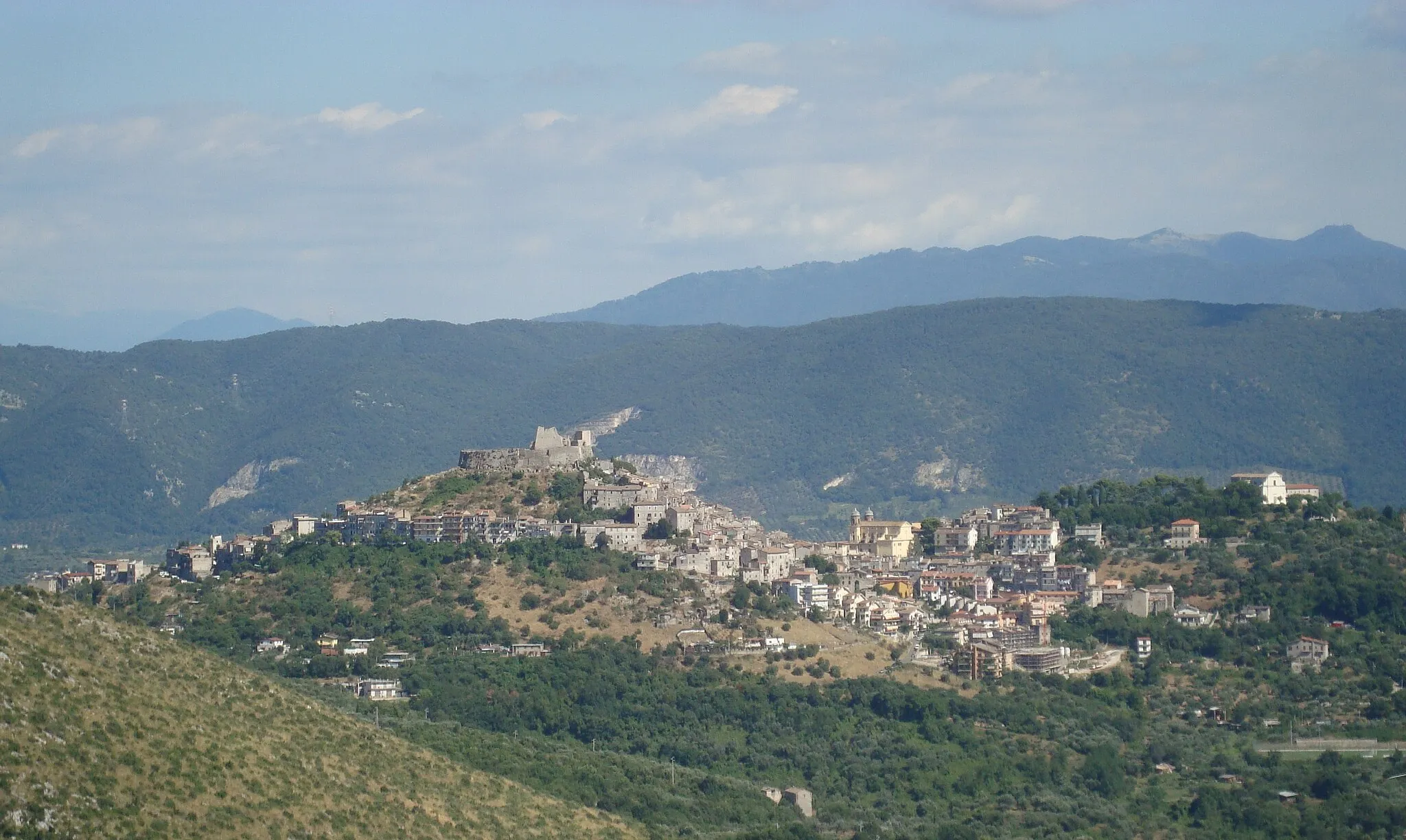 Photo showing: Vue de Montecelio (commune de Guidonia Montecelio) depuis Sant'Angelo Romano